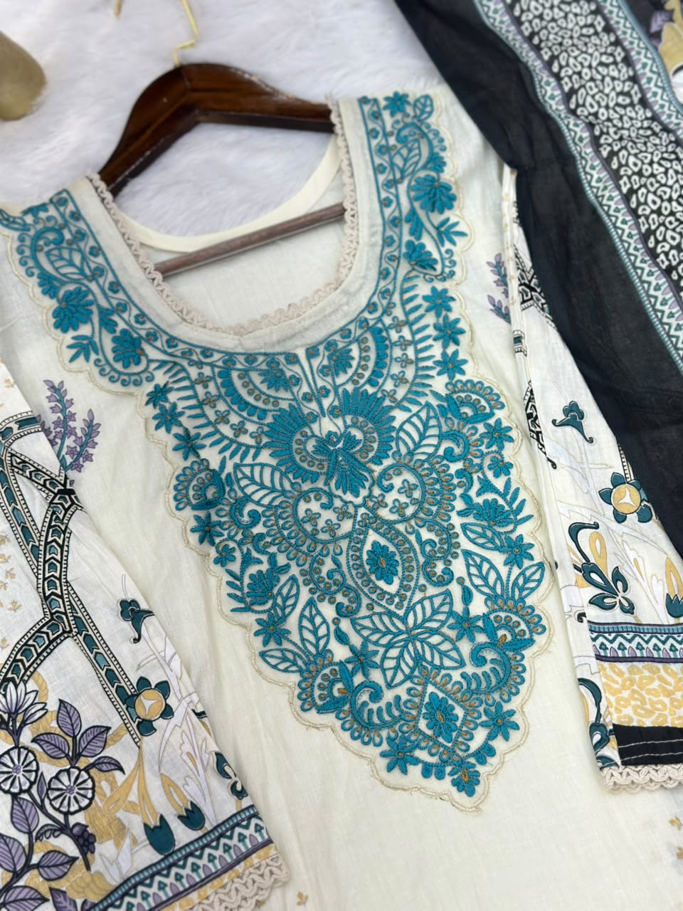 722 Pakistani Heavy Lawn Suit