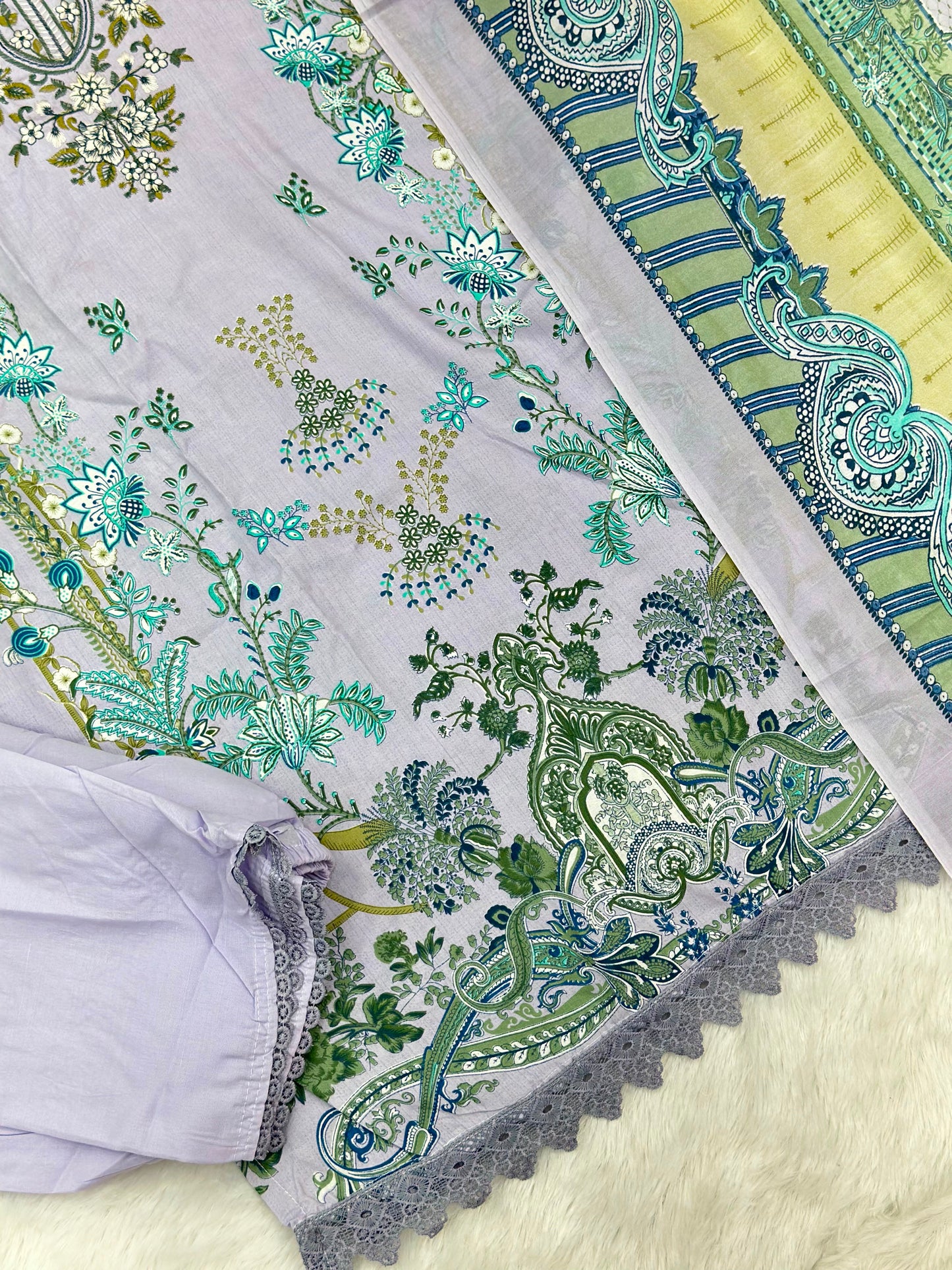 1060 Pakistani Embroidered Suit