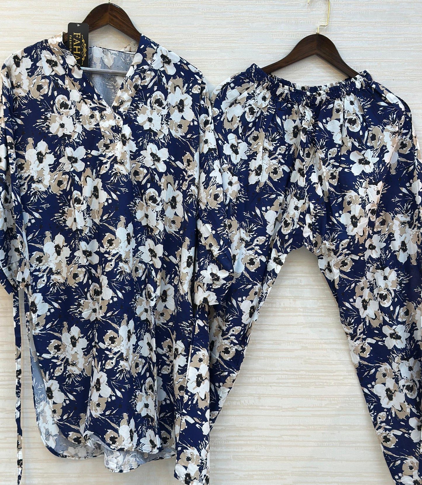 327 - V neck Cordset