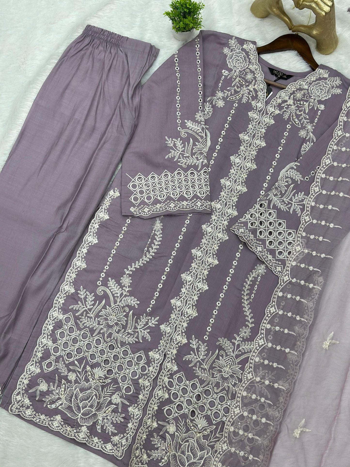 697 Pakistani Cut-Work Party-wear
