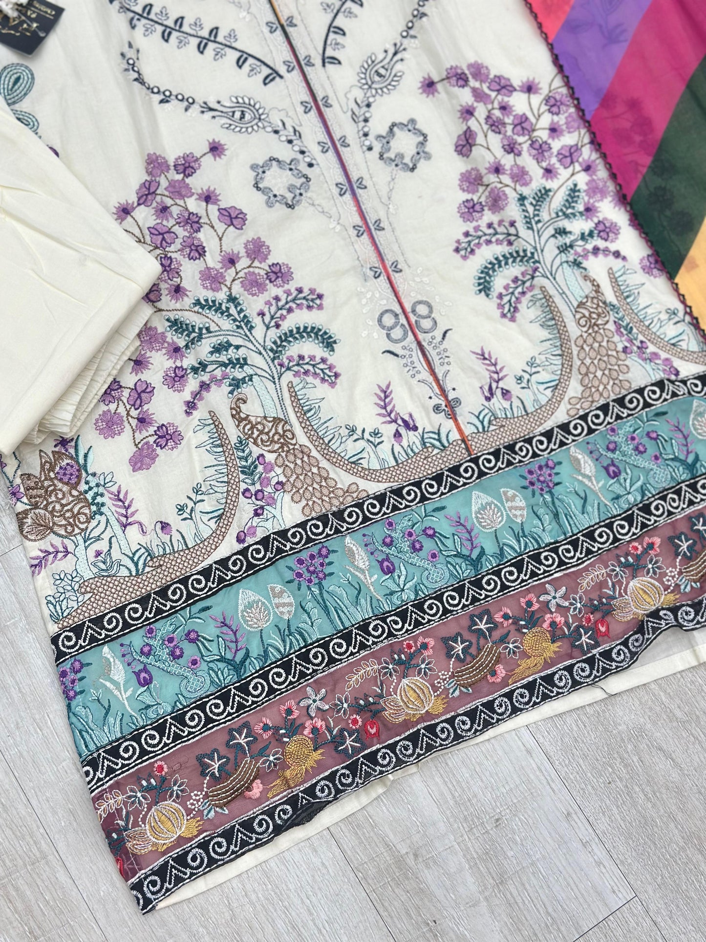 625 Premium Pakistani Lawn Suit - White