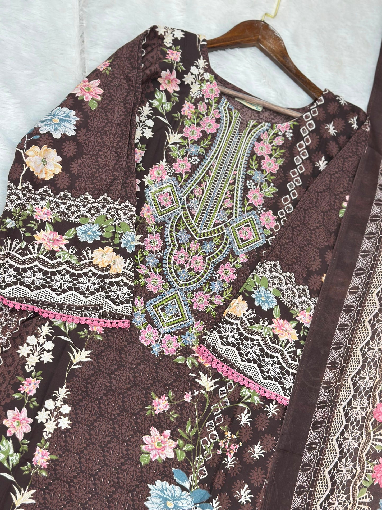 943 Pakistani Embroidered Suit