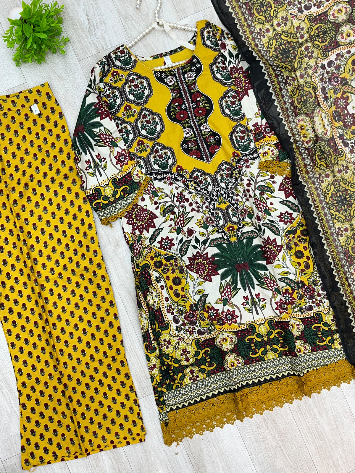1517 Pakistani Embroidered Suit
