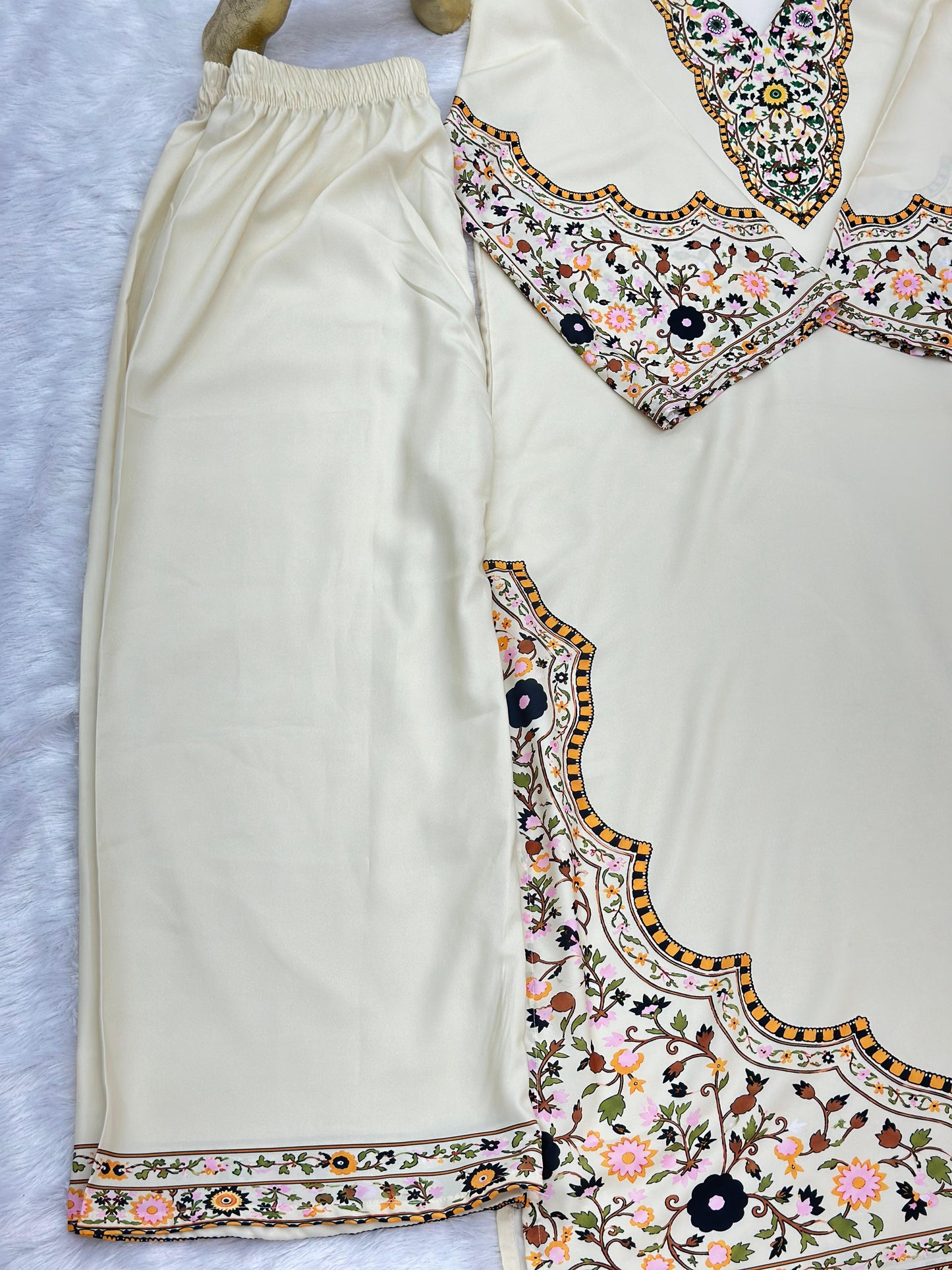 687 Pakistani Cordset