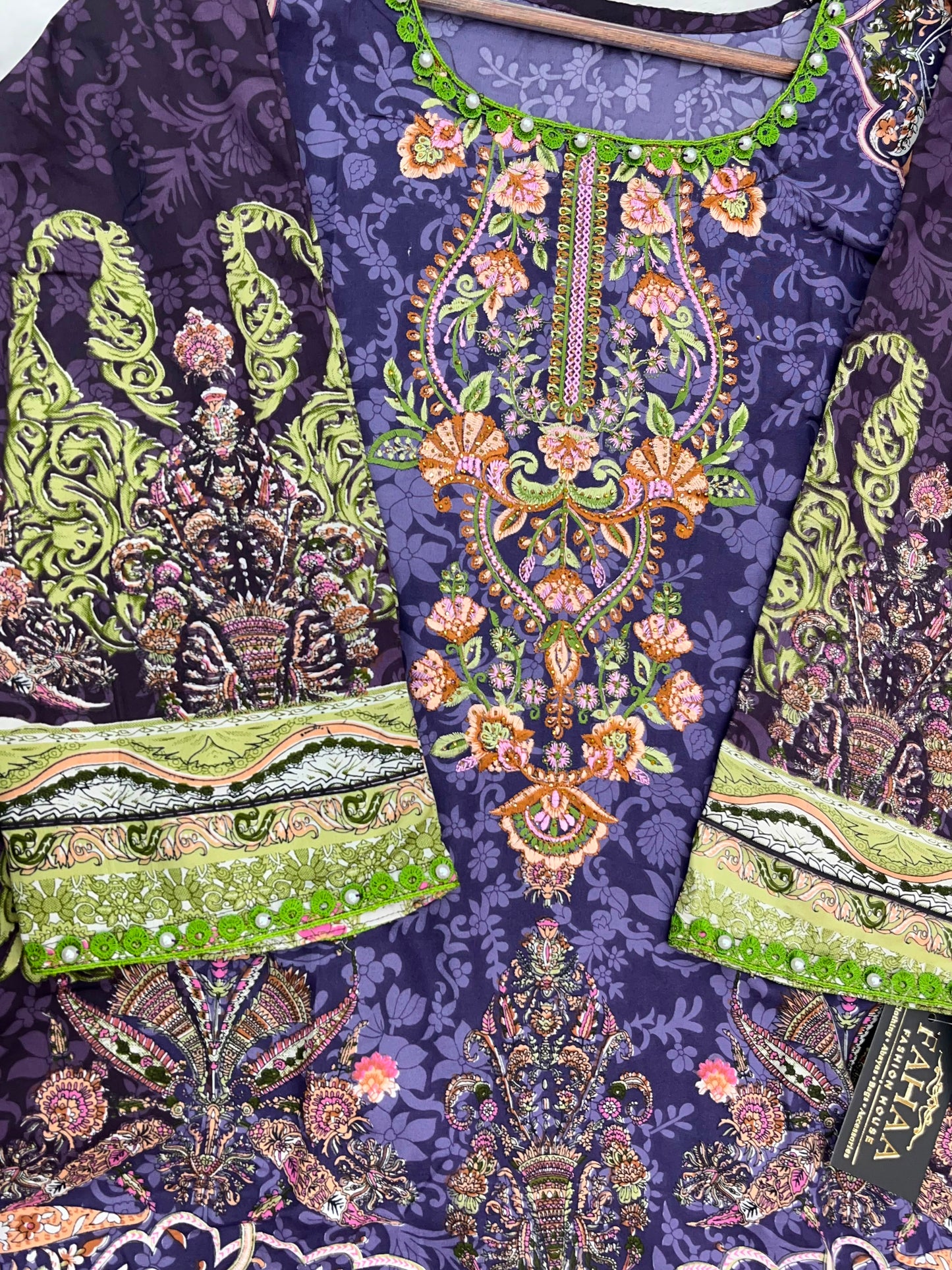 1303 Pakistani Embroidered Suit - Vandana Aarzu