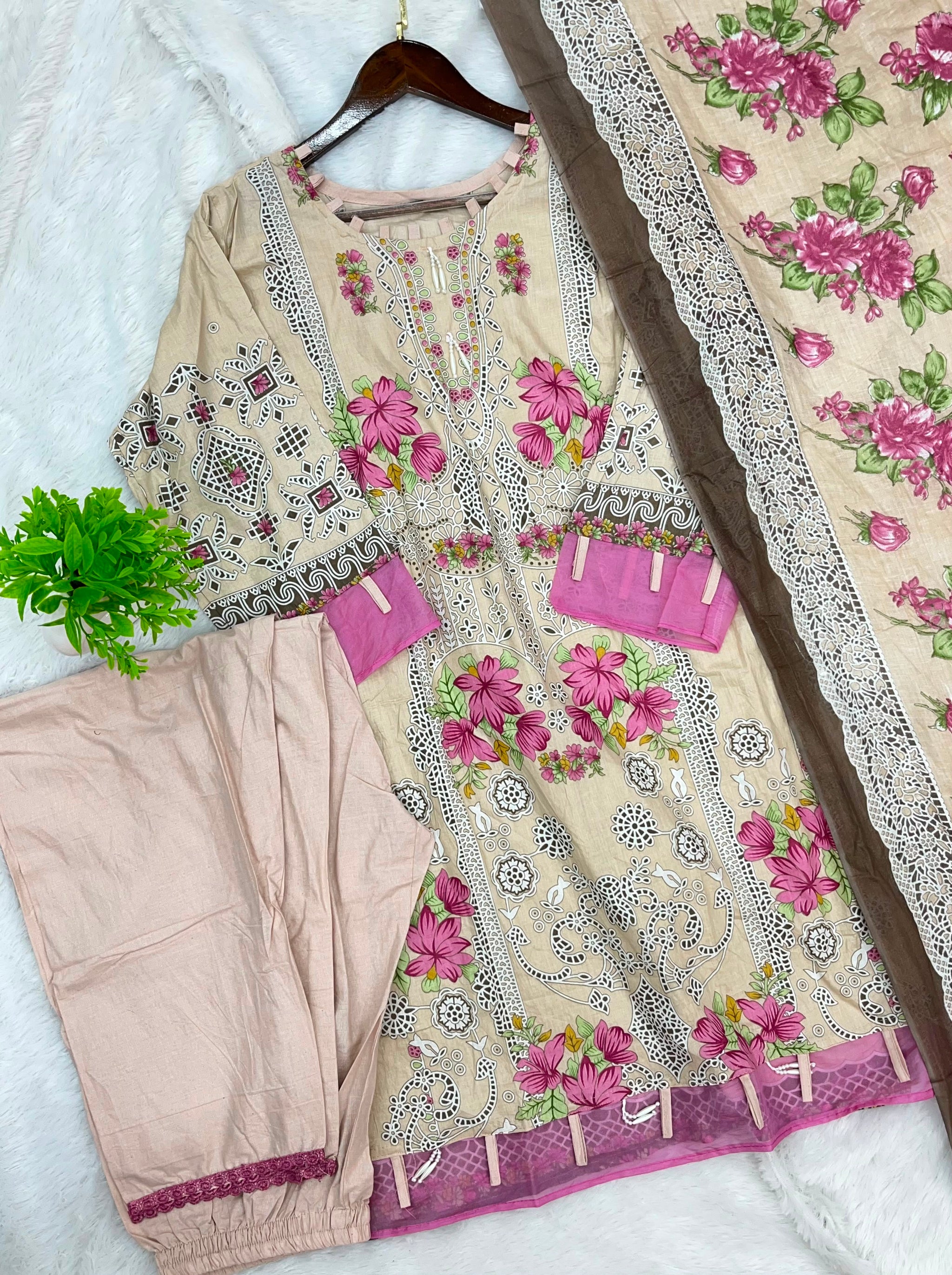 1300 Pakistani Customized Printed Suit