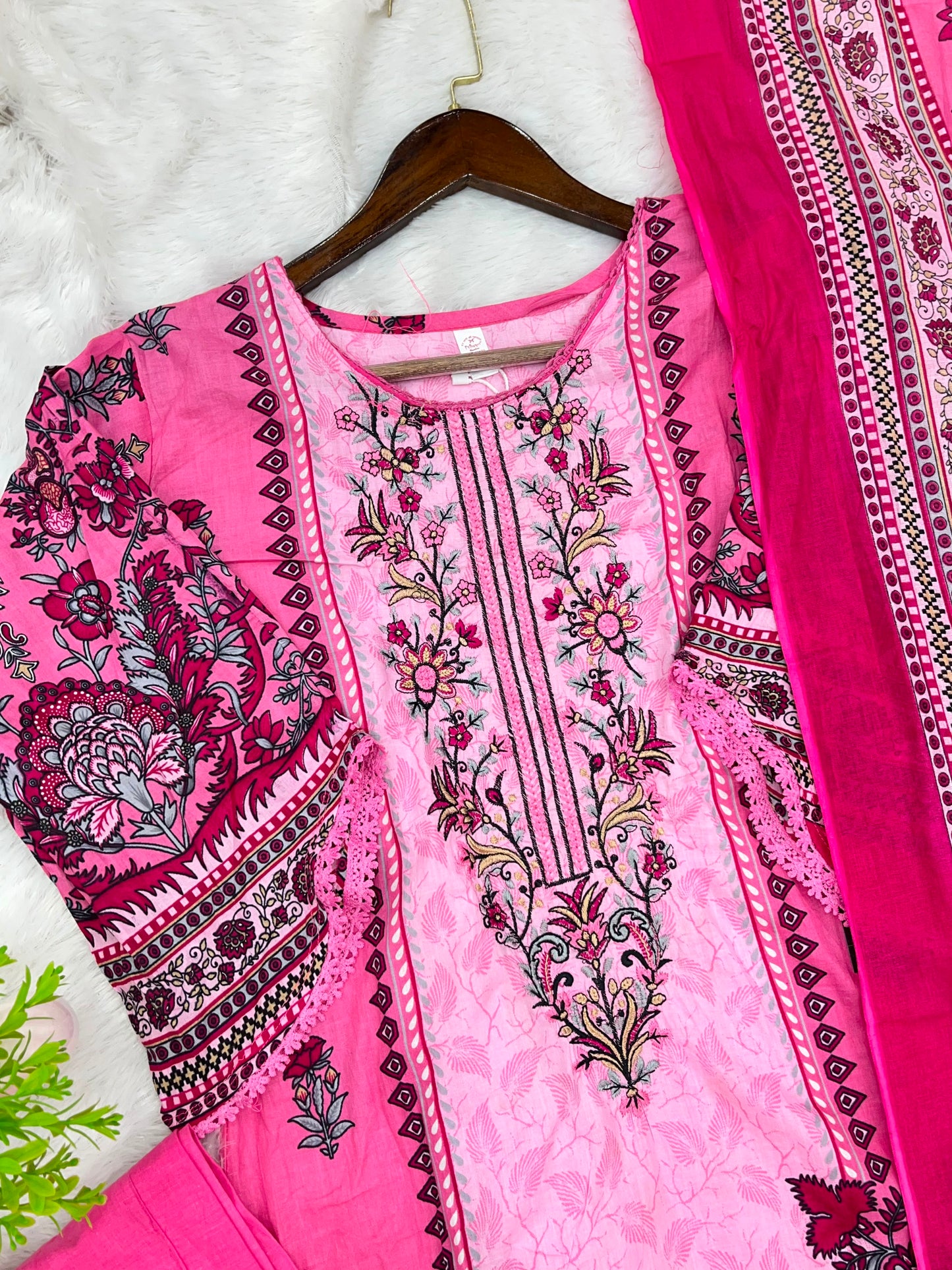 1218 Pakistani Embroidered Suit