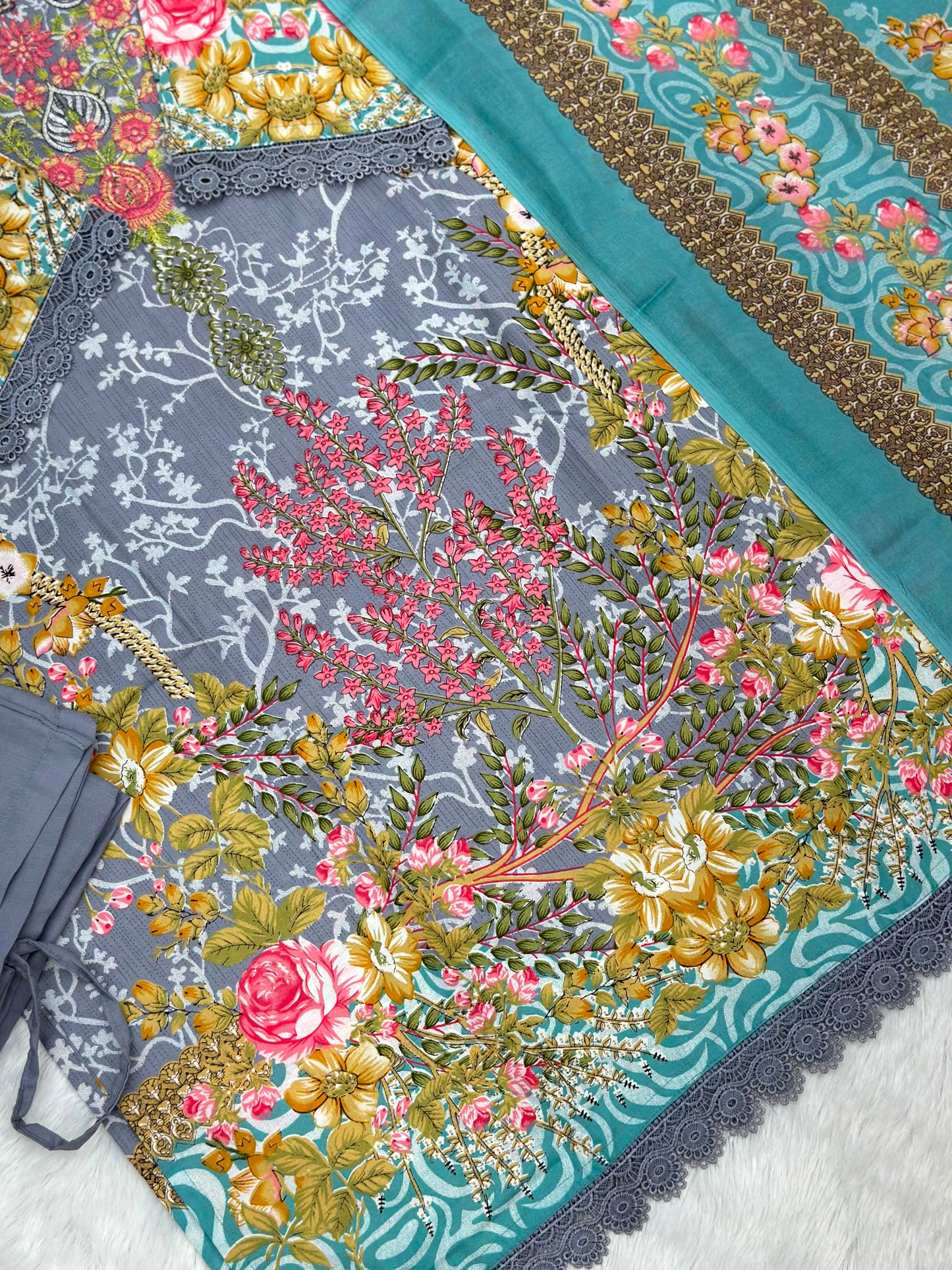 1053 Pakistani Embroidered Suit