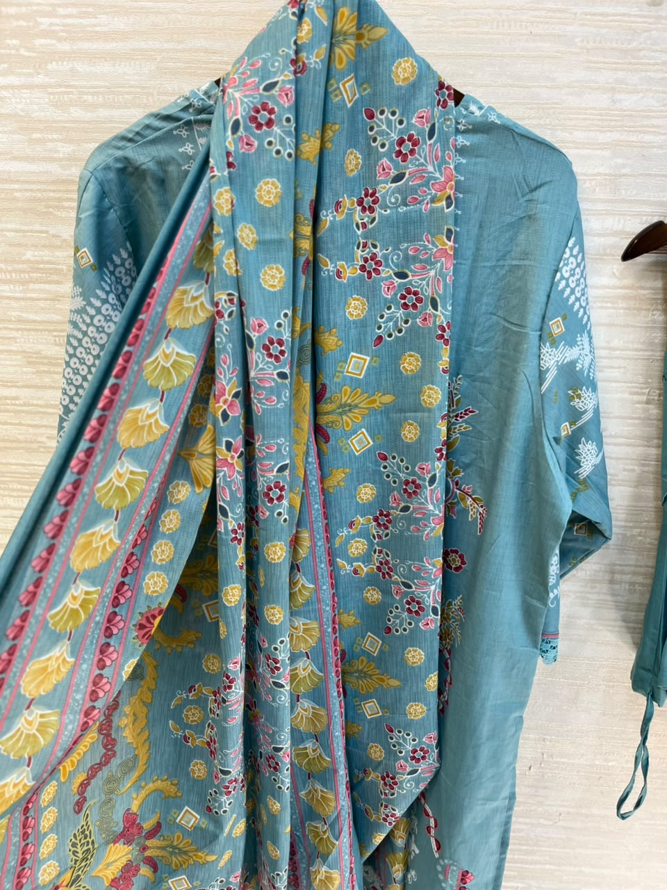 1107 Pakistani Embroidered Suit