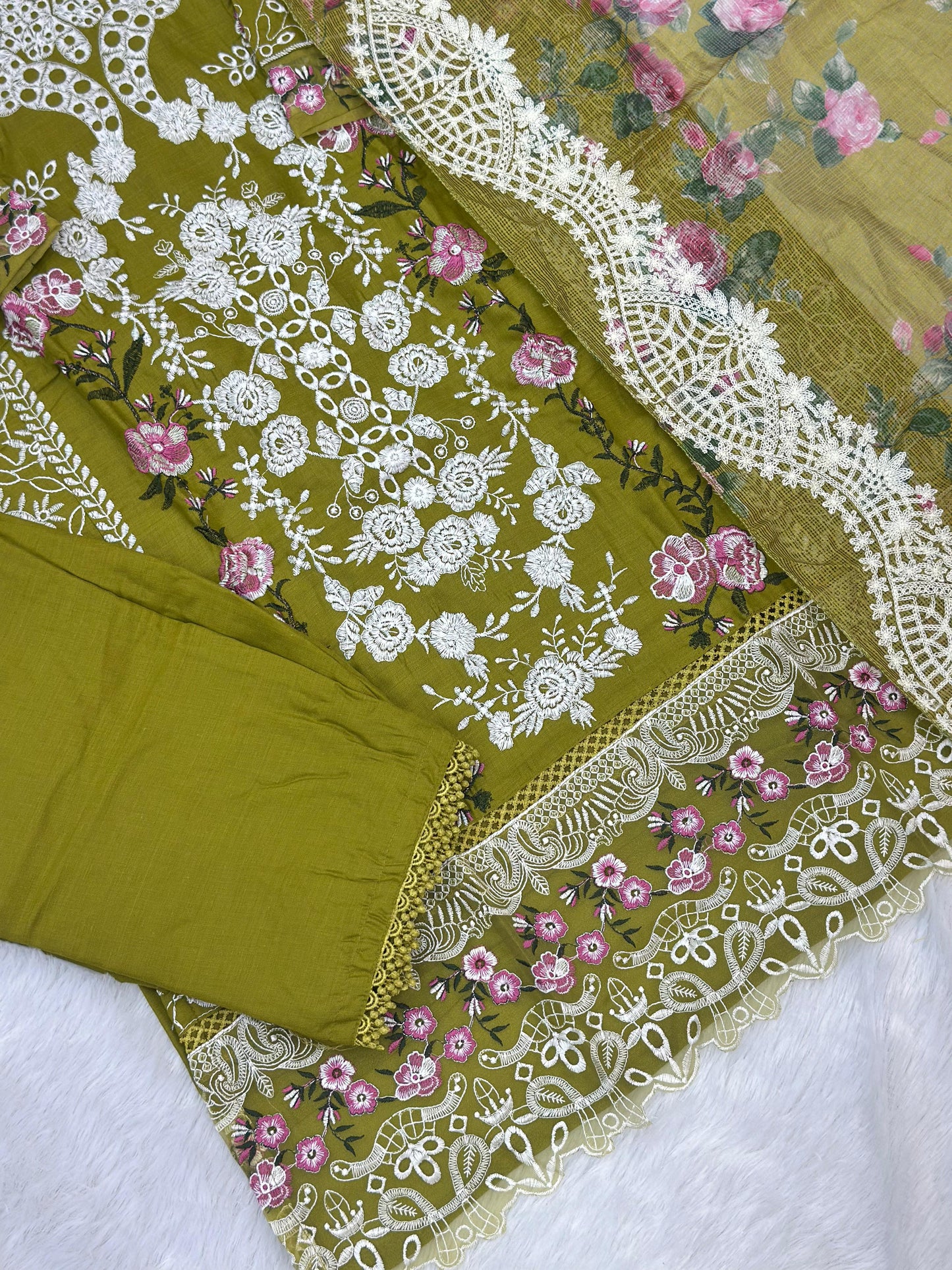 821 Pakistani Lawn Cotton Suit