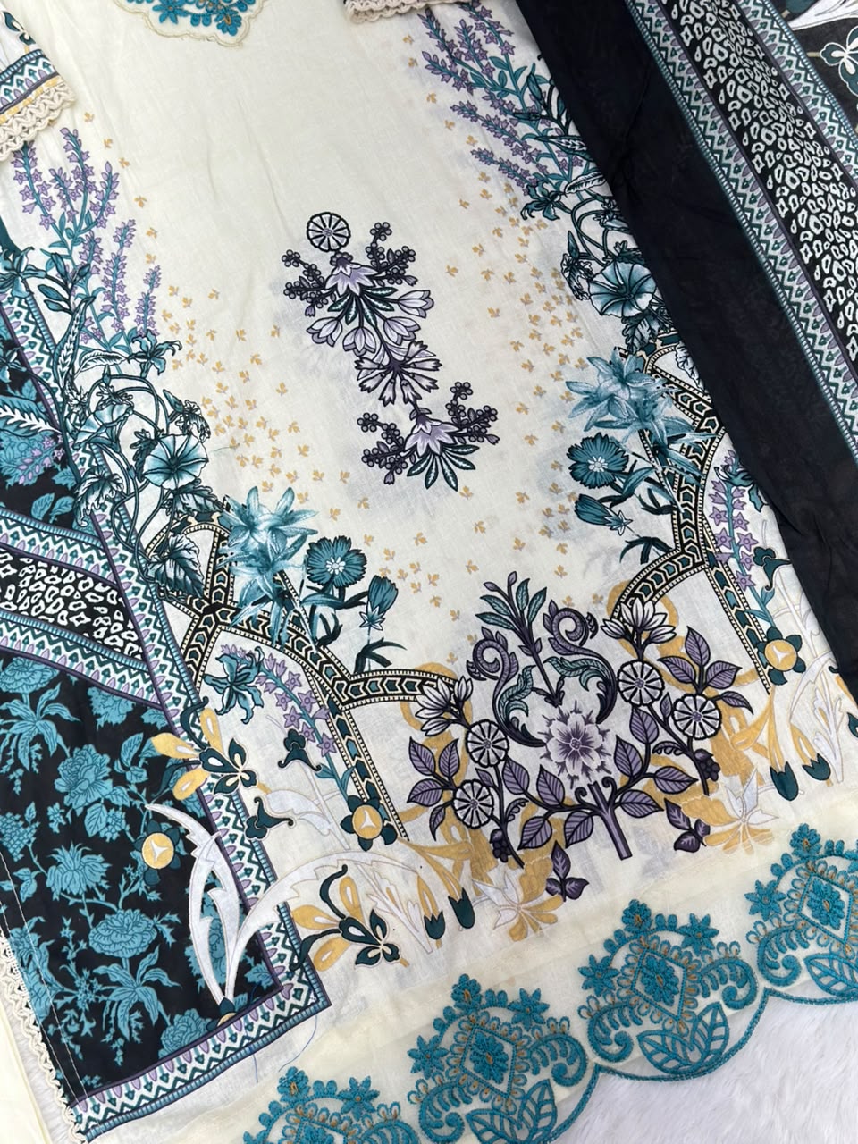 722 Pakistani Heavy Lawn Suit