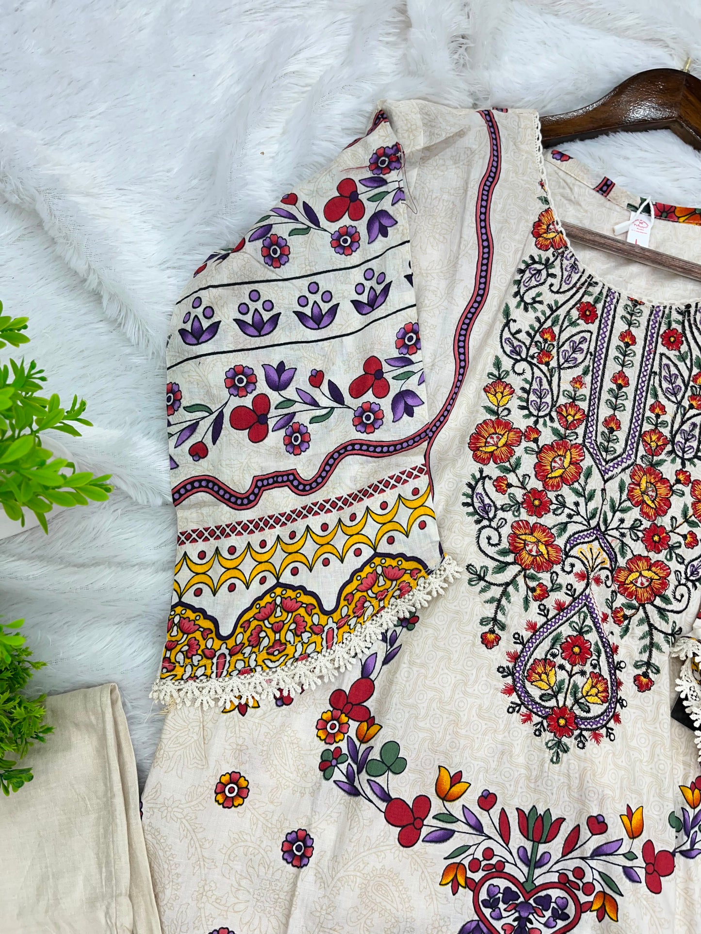 1220 Pakistani Embroidered Suit