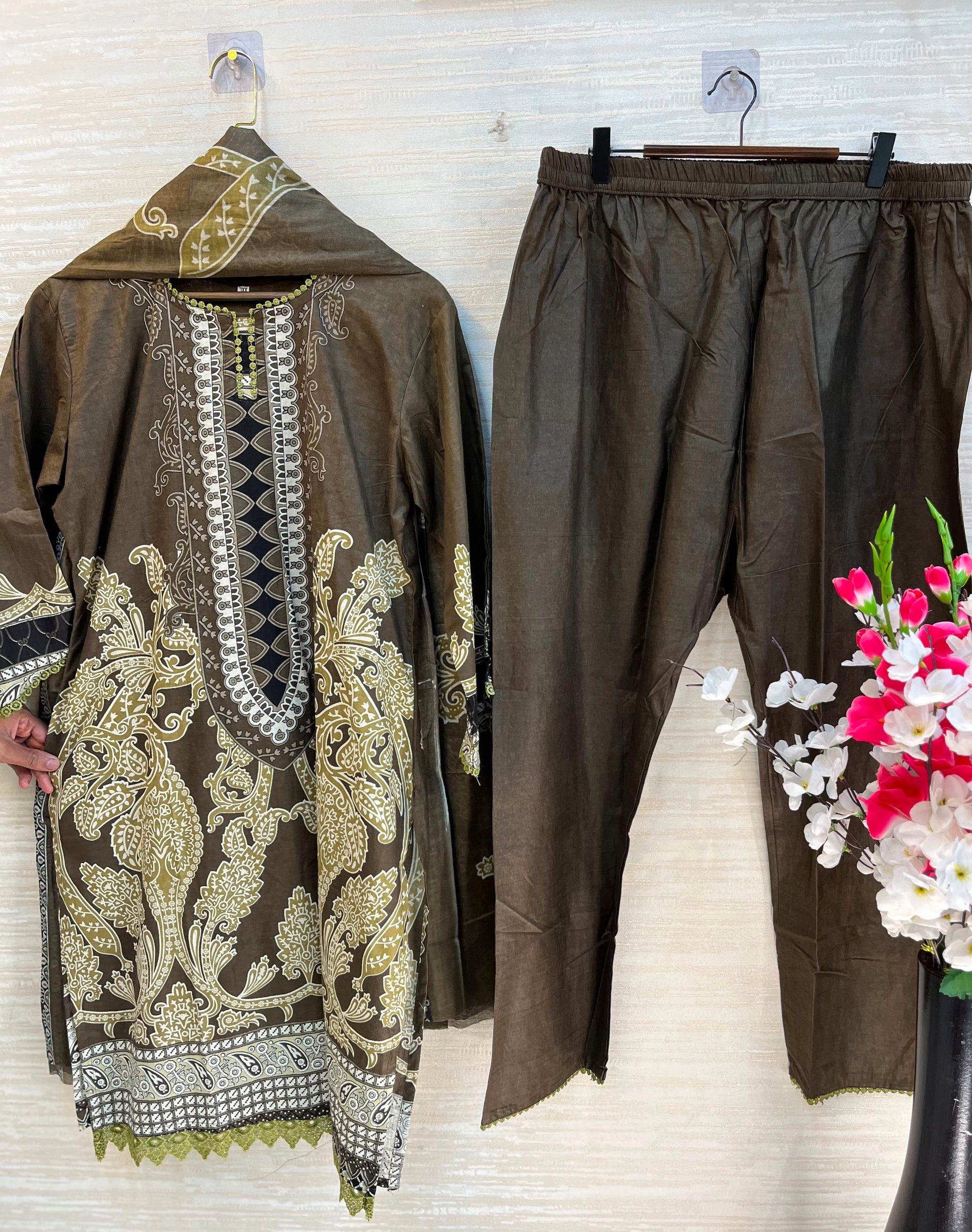 1084 Pakistani Printed Suit
