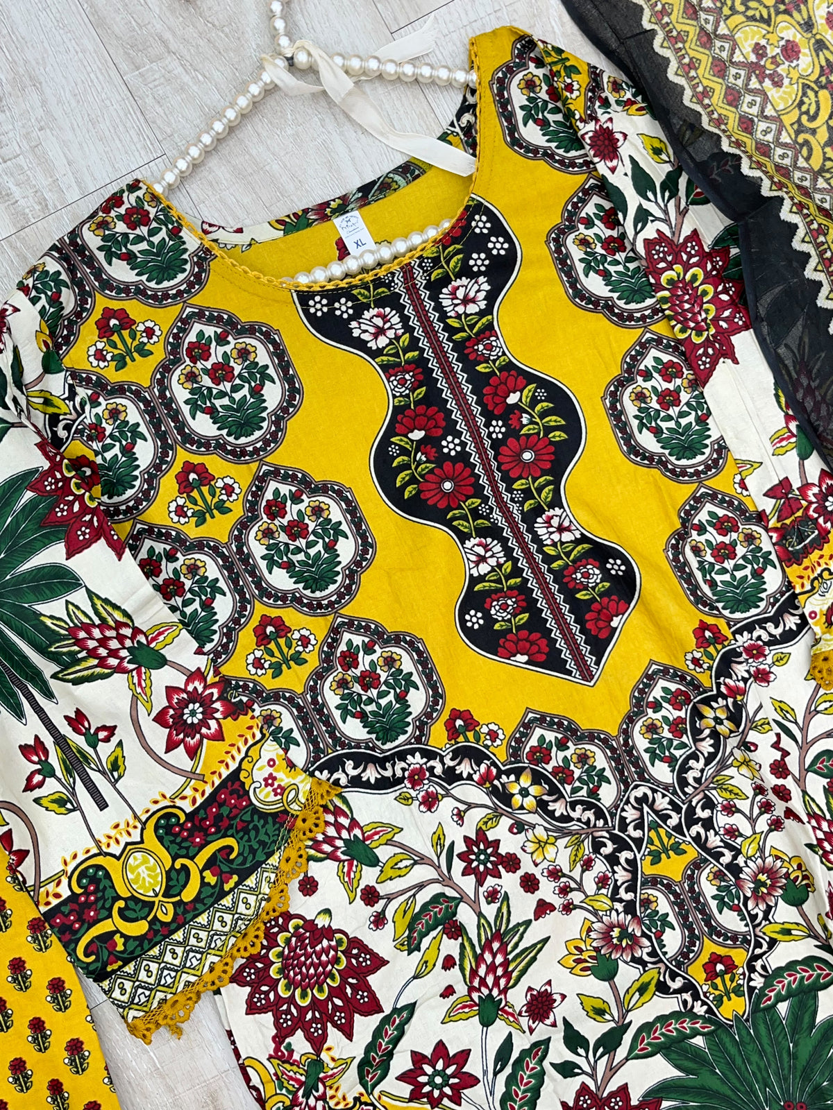 1517 Pakistani Embroidered Suit