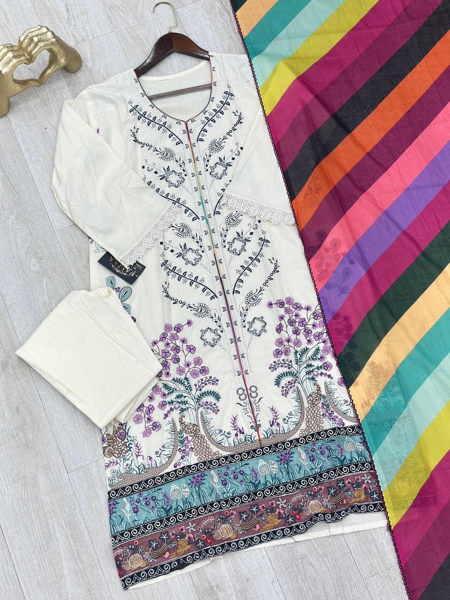 625 Premium Pakistani Lawn Suit - White