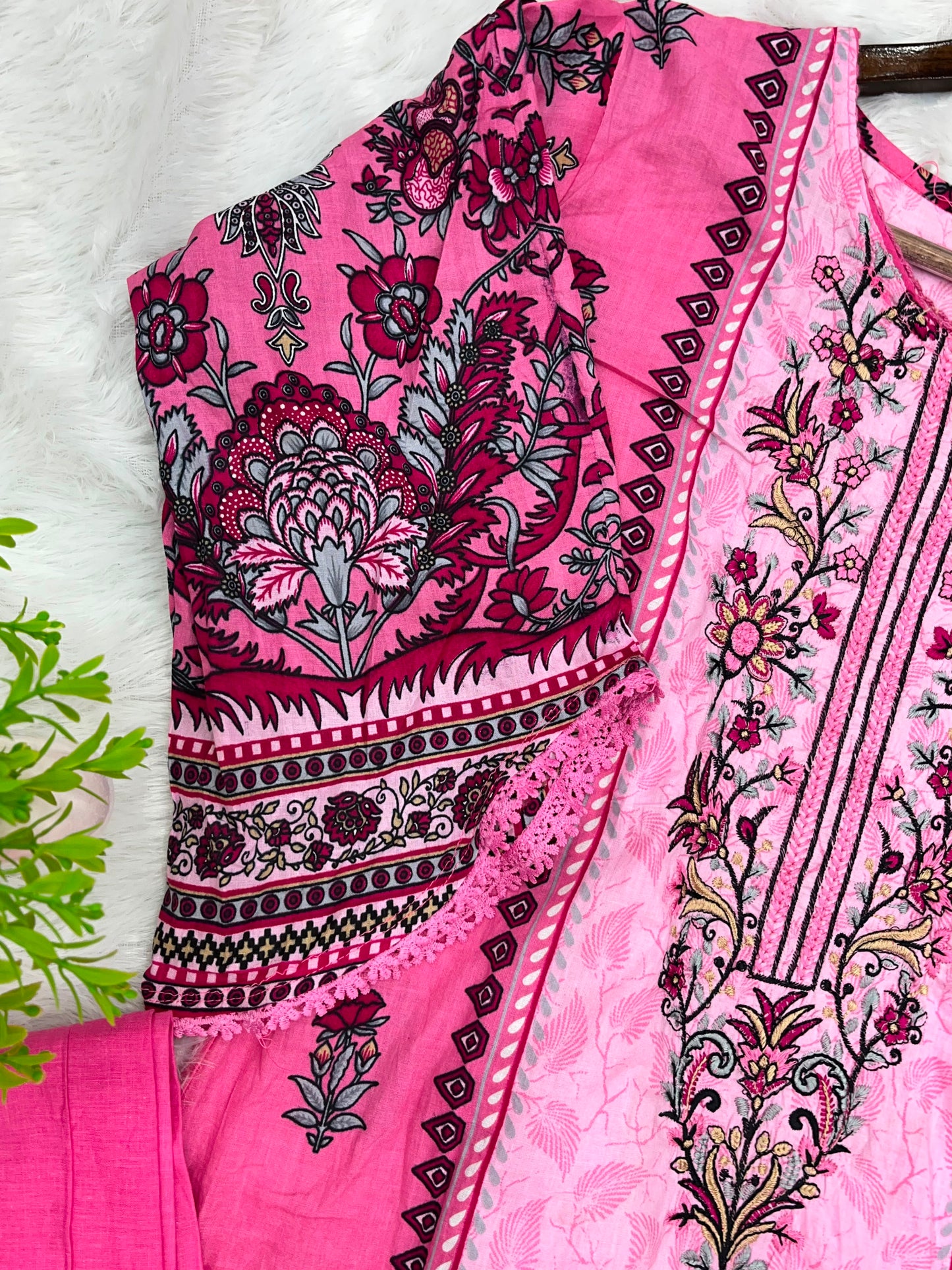 1218 Pakistani Embroidered Suit