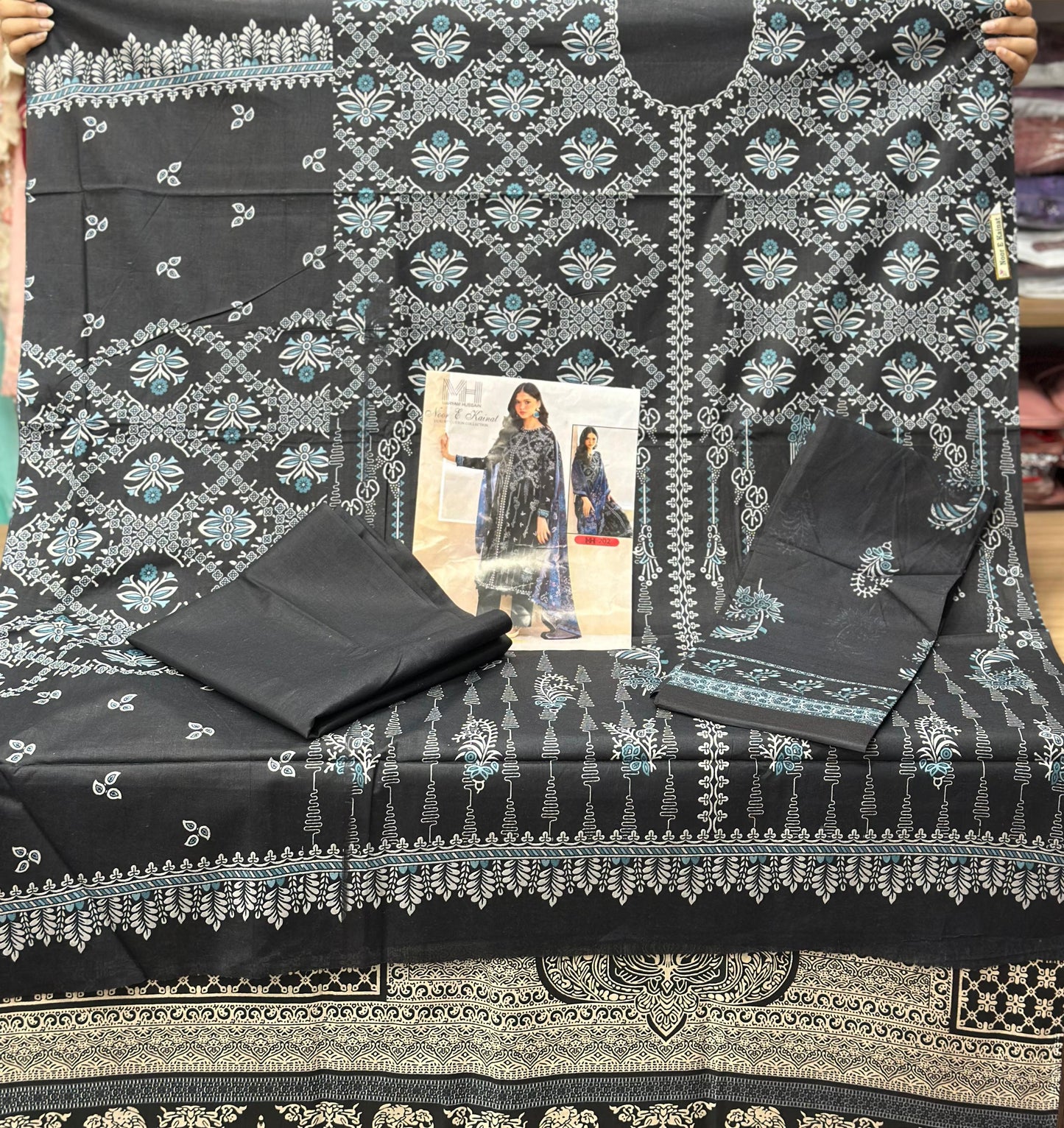 474 Pakistani Unstitched Suit