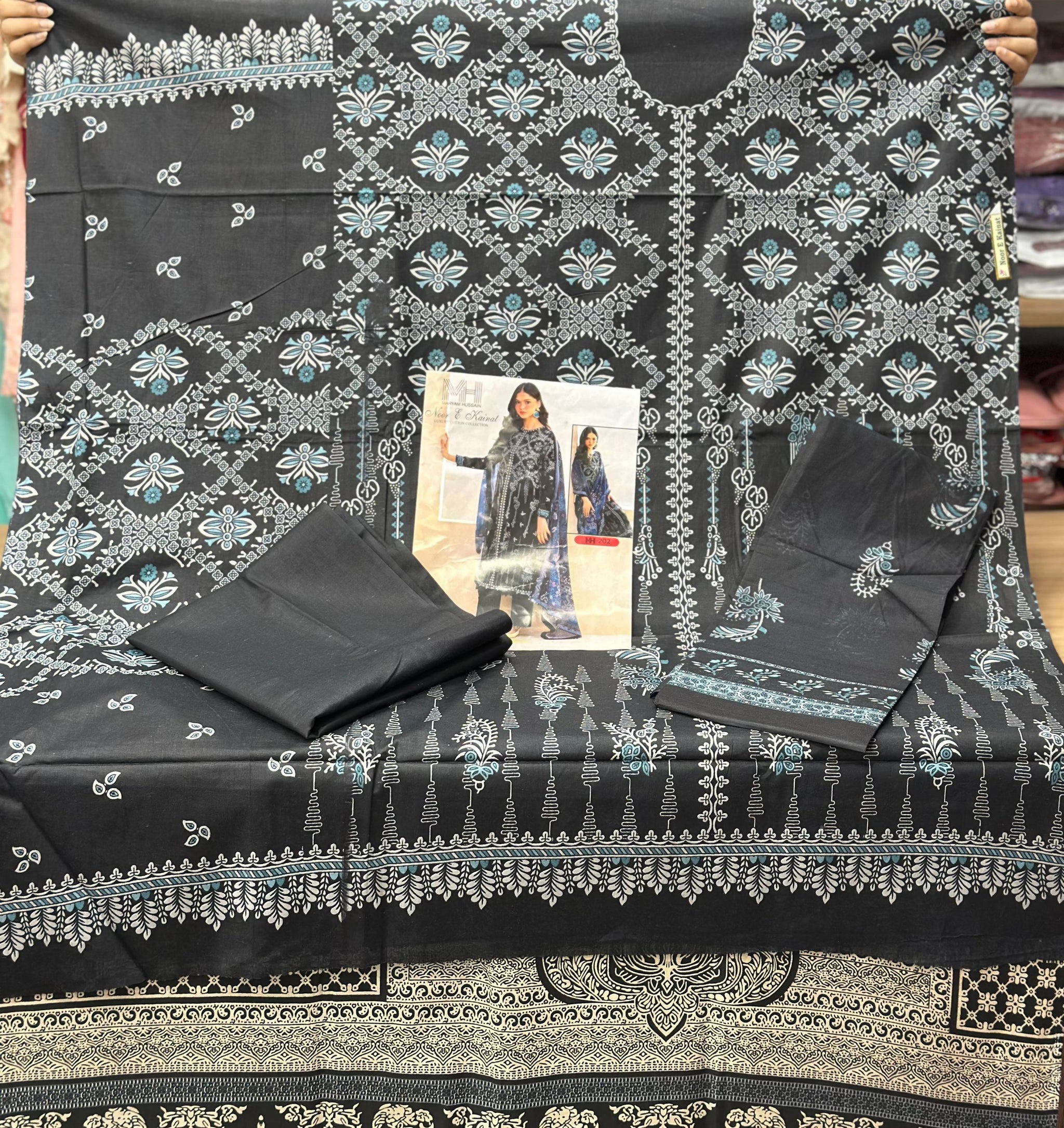 474 Pakistani Unstitched Suit