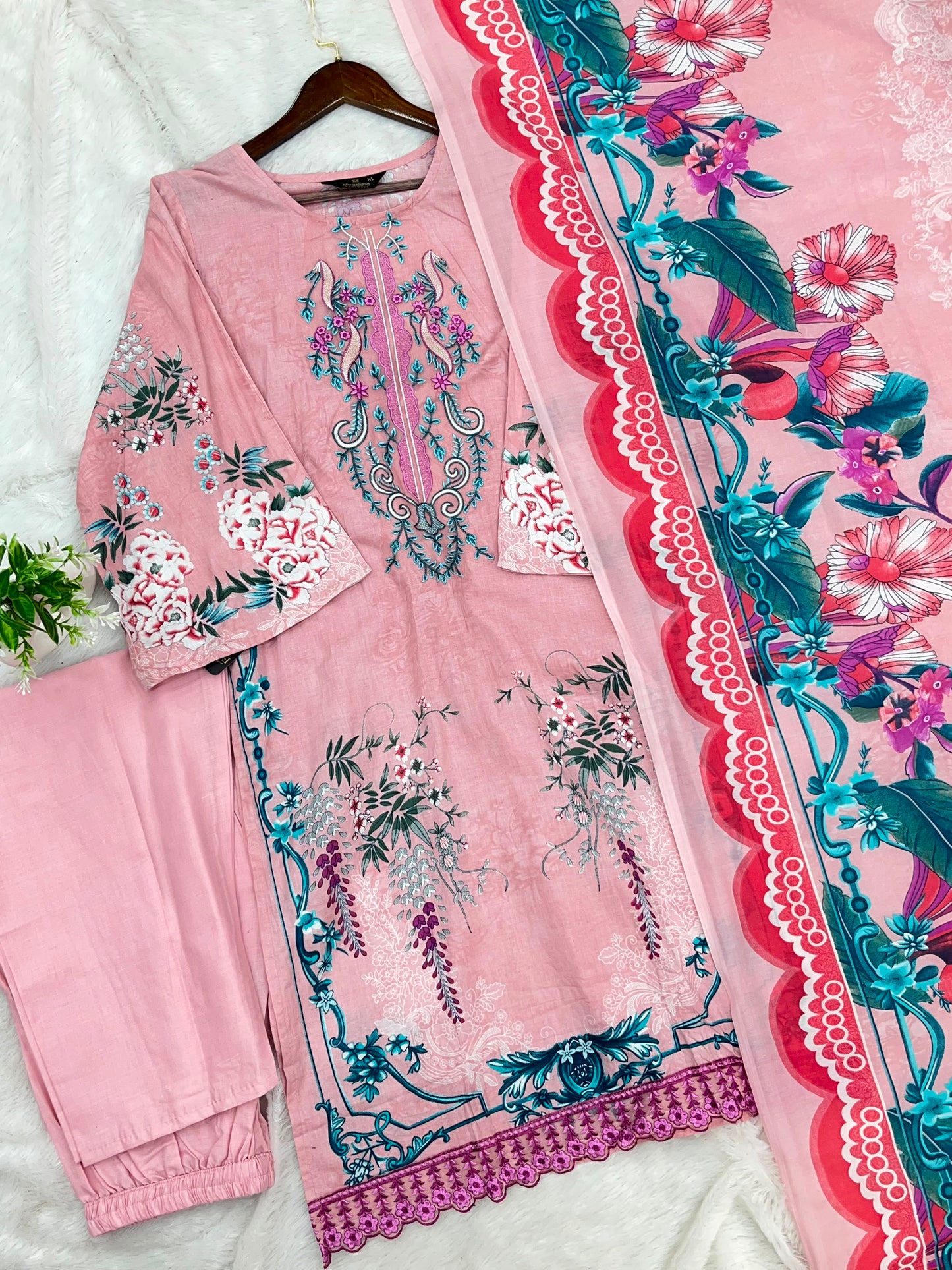 1332 Pakistani Lawn Suit