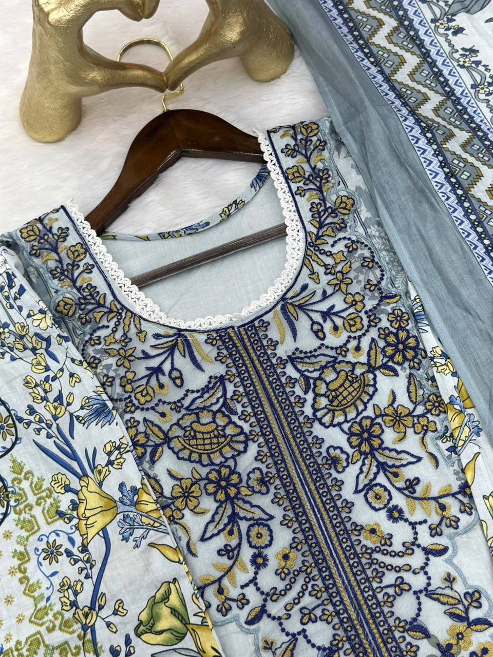 723 Pakistani Heavy Lawn Suit