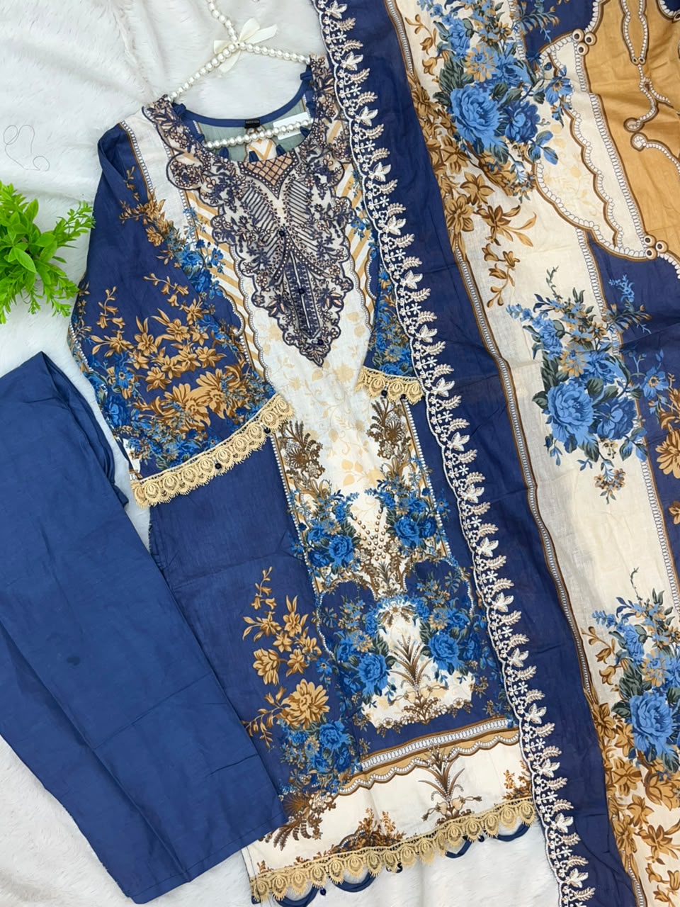 1498 Pakistani Heavy Lawn Suit - 5