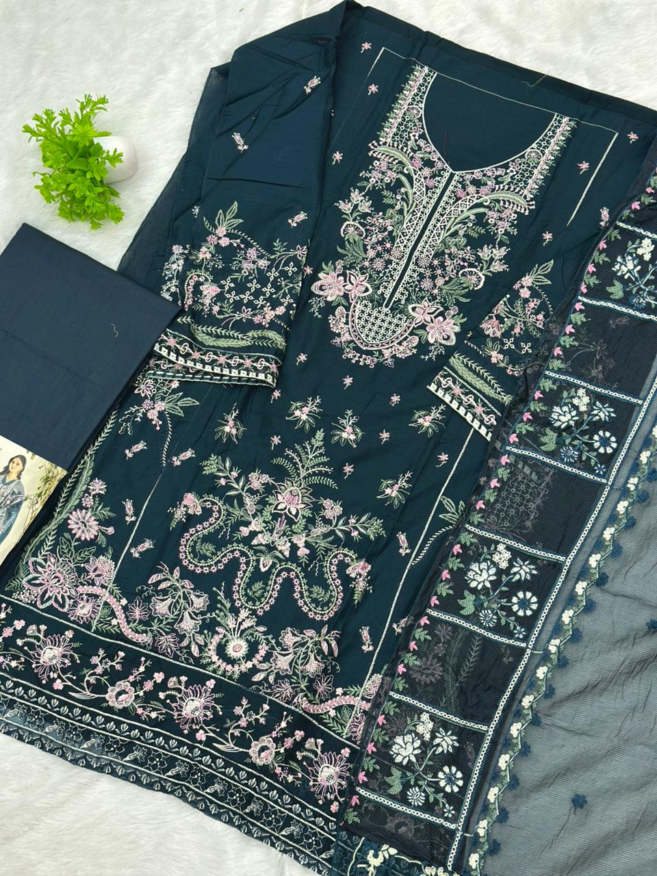 833 Kahf Pakistani Unstitched Lawn Suit