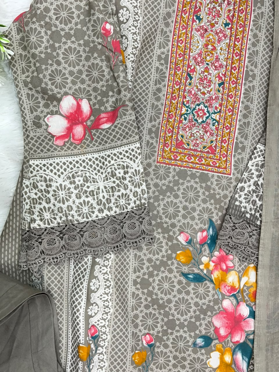 1268 Pakistani Printed Suit