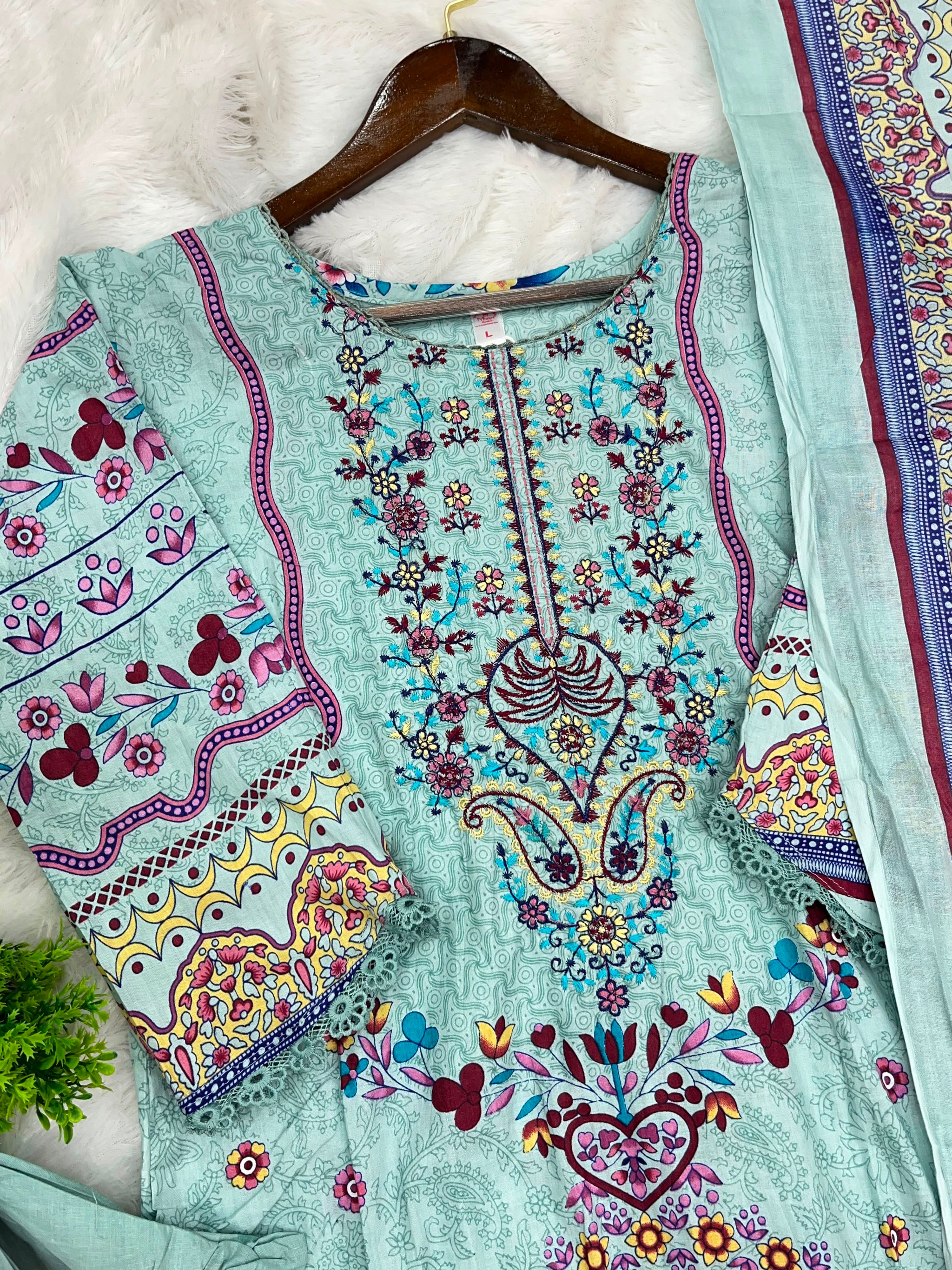 1216 Pakistani Embroidered Suit