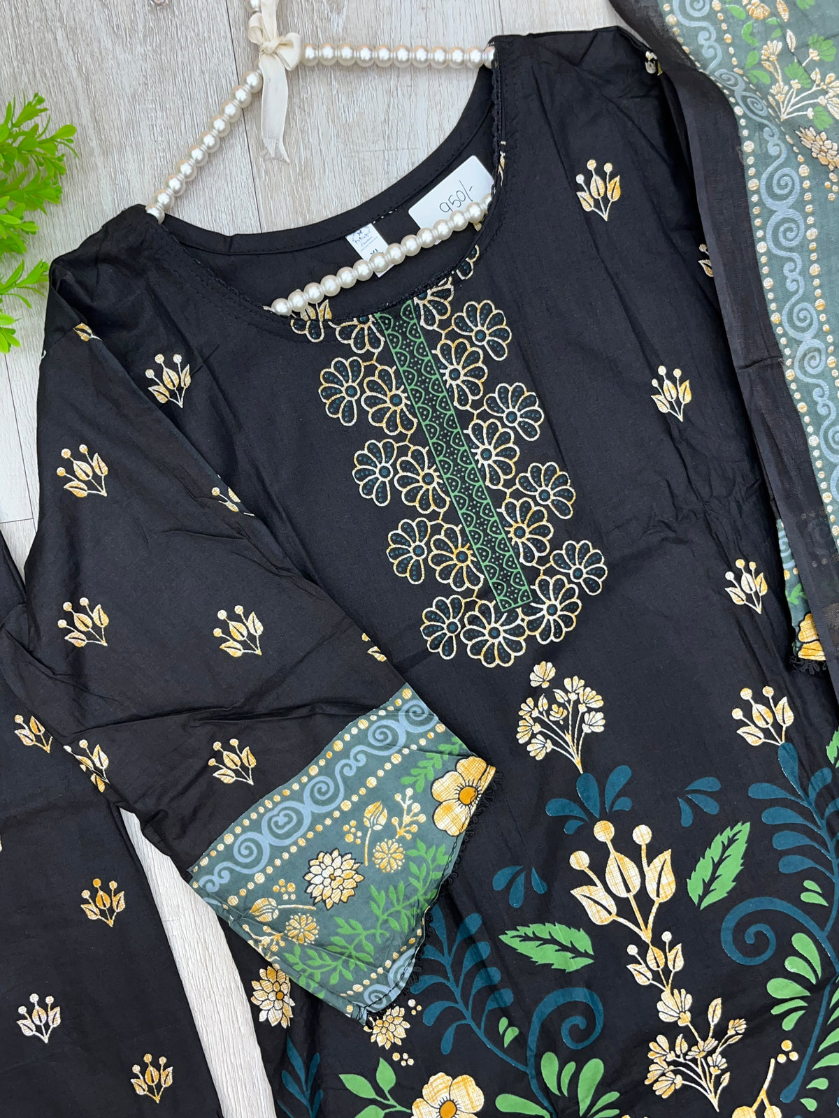 1523 Pakistani Embroidered Suit