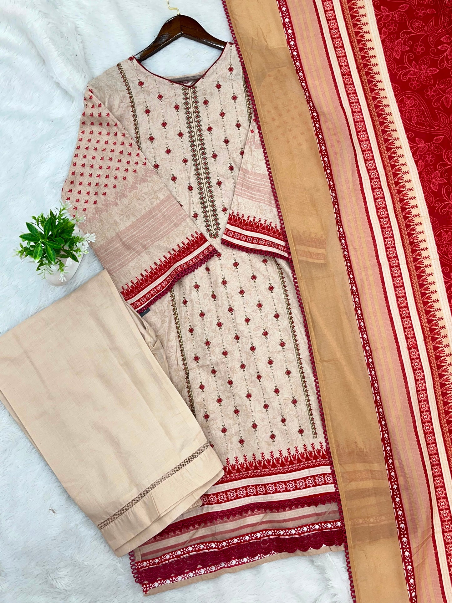 1329 Pakistani Lawn Suit