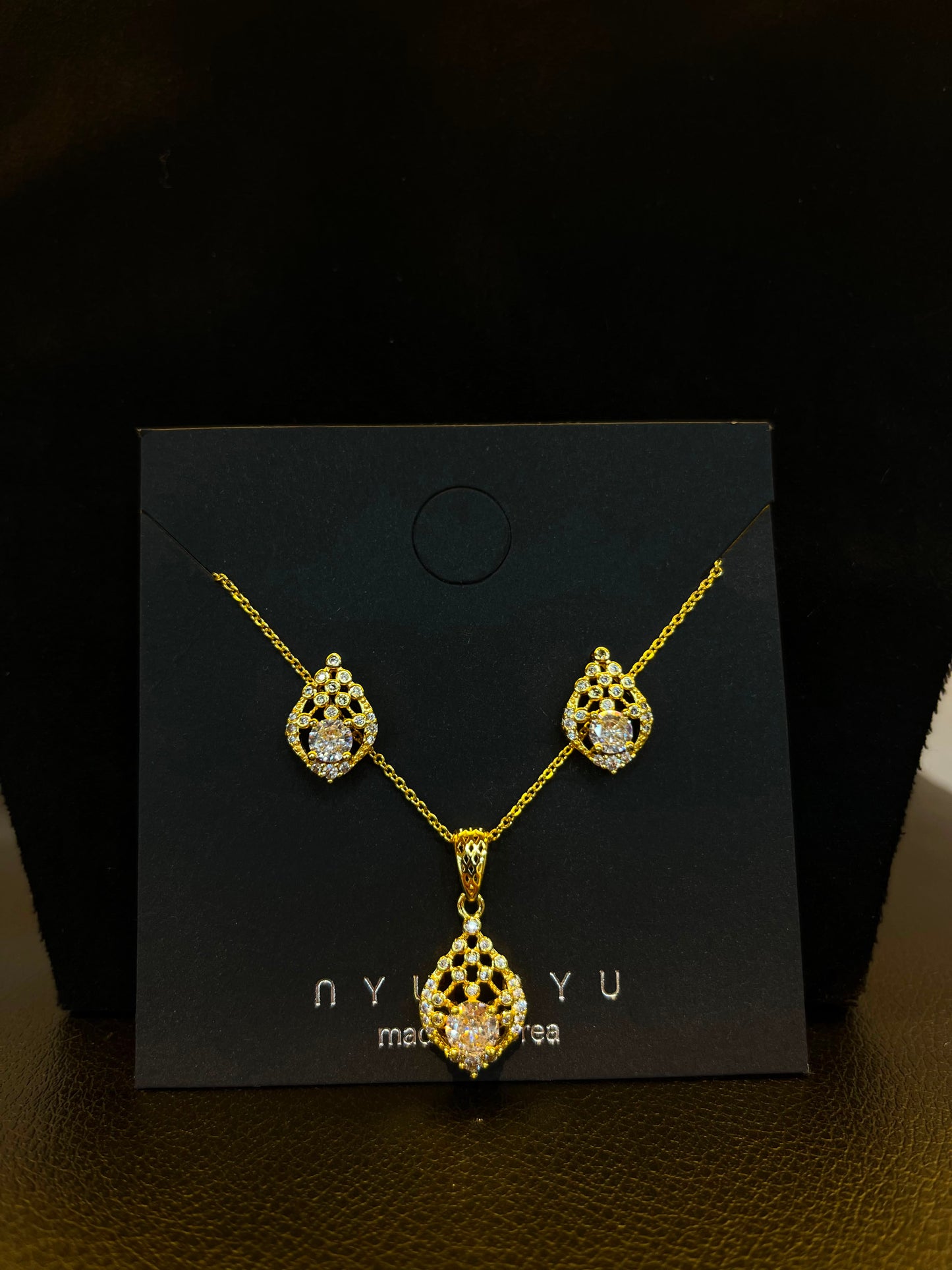 1161 Modest Necklace Pendant Set