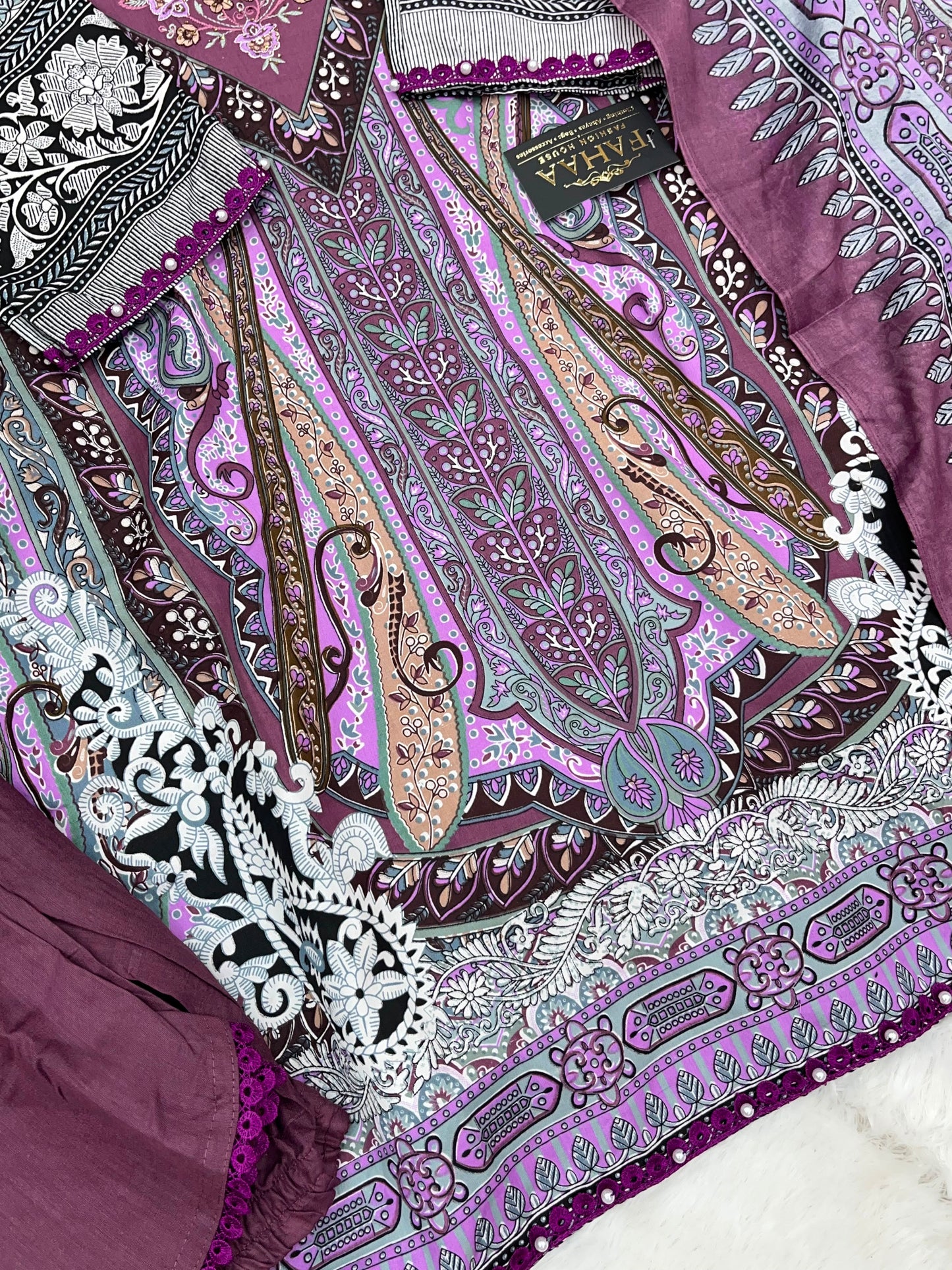 1305 Pakistani Embroidered Suit - Vandana Aarzu