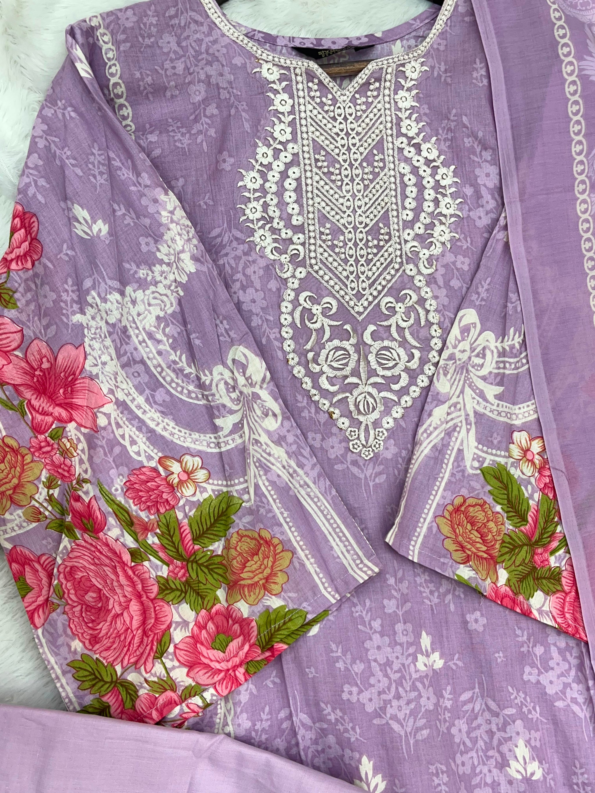 1331 Pakistani Lawn Suit