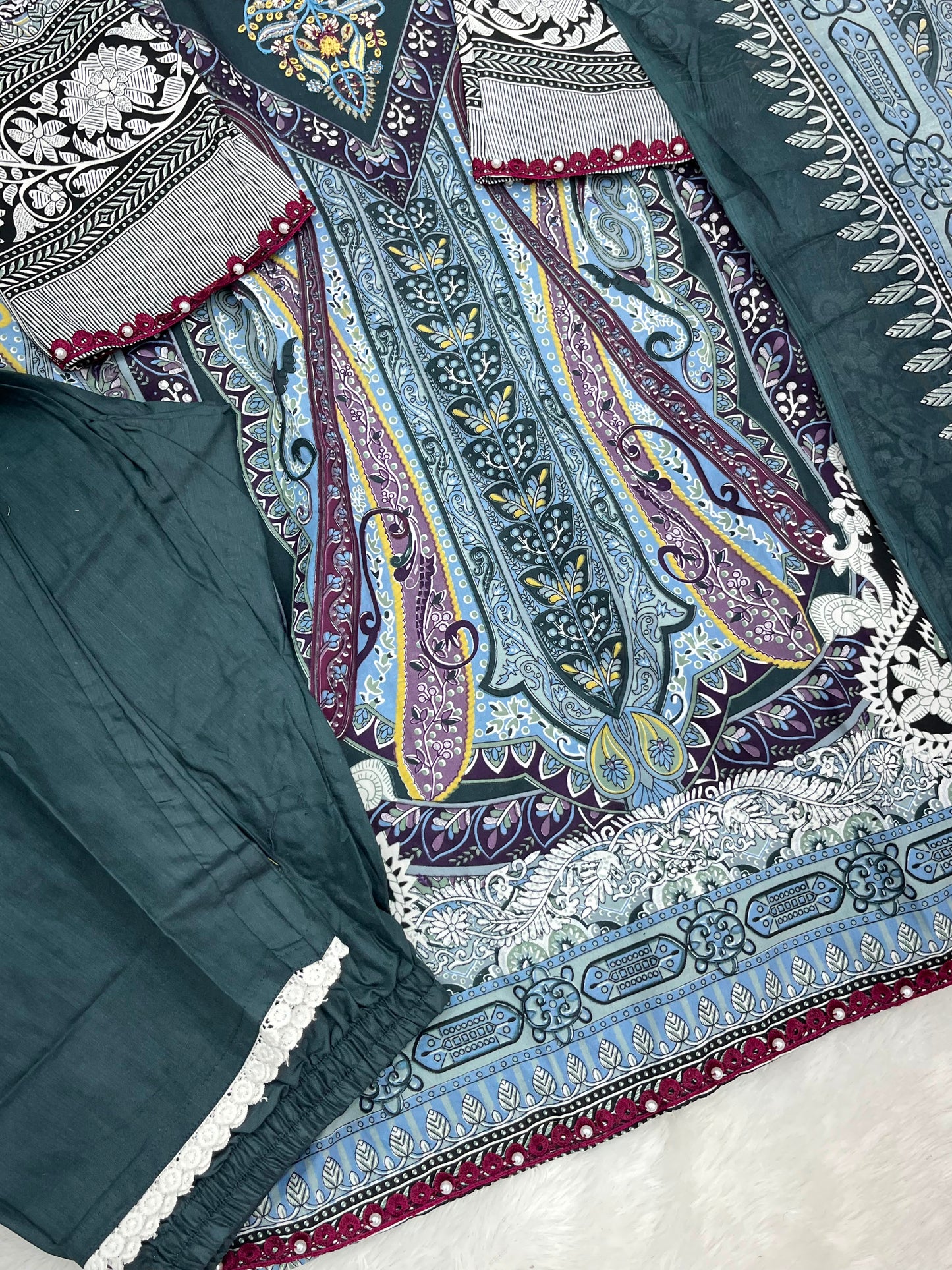 1306 Pakistani Embroidered Suit - Vandana Aarzu