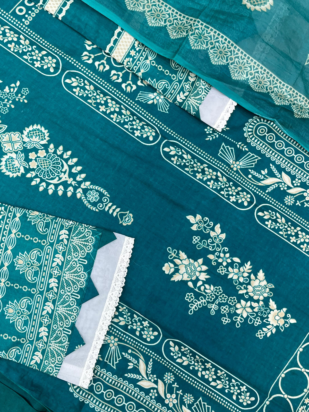 1509 Pakistani Embroidered Suit