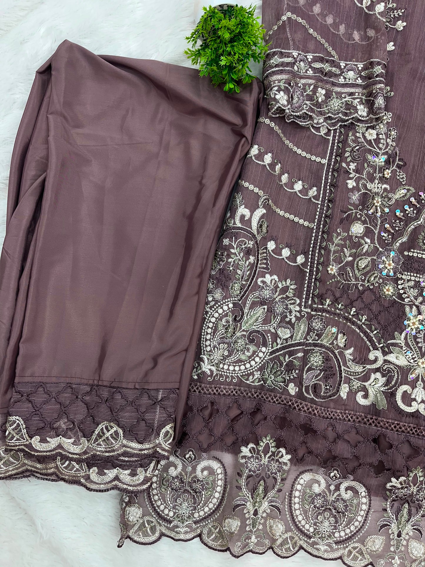 1153 Premium Pakistani Partywear