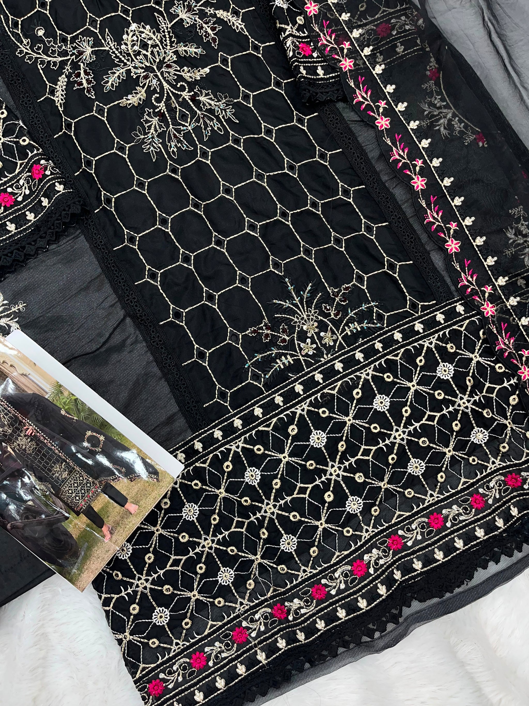 1156 Premium Pakistani Partywear - Black