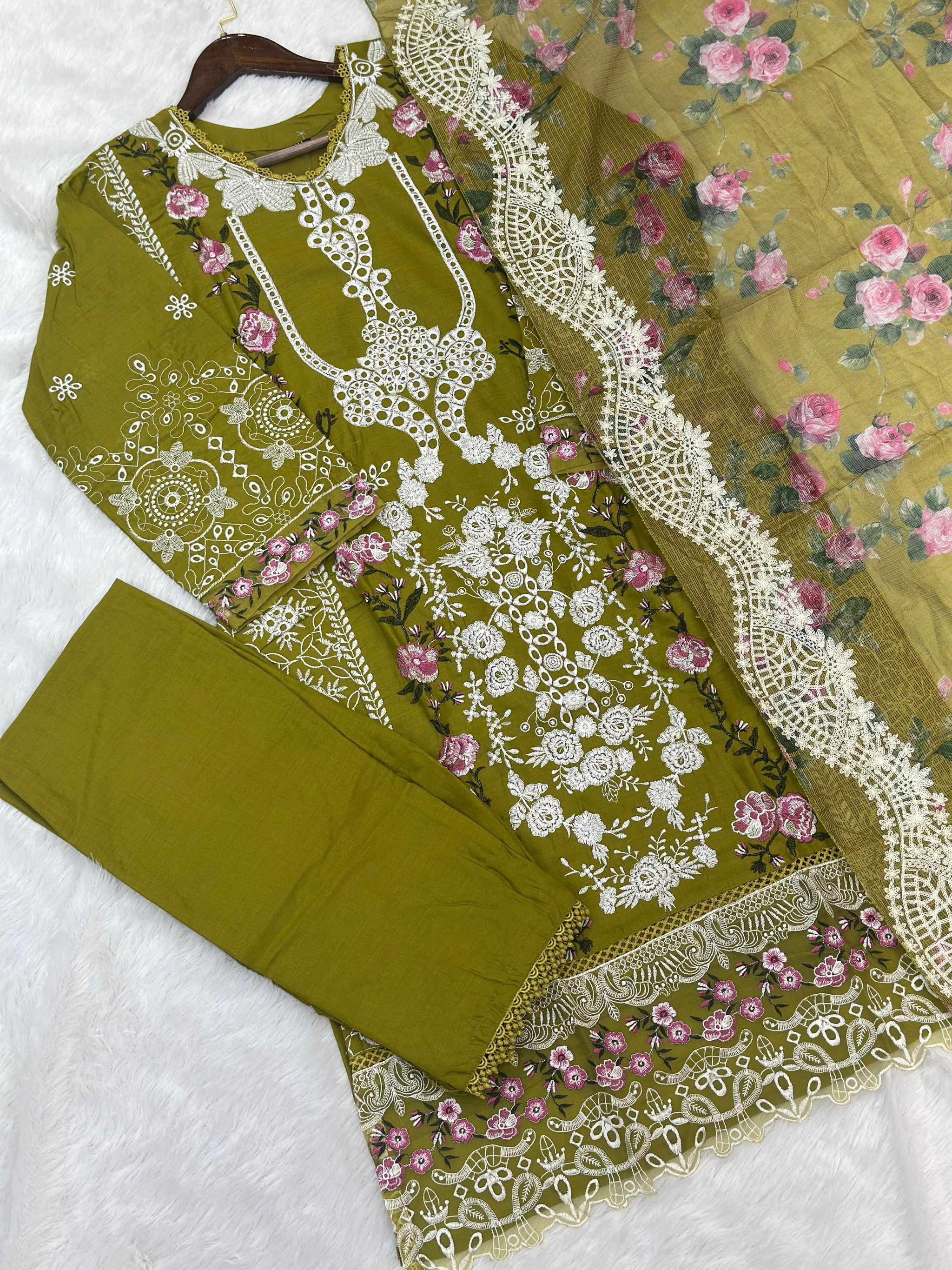 821 Pakistani Lawn Cotton Suit