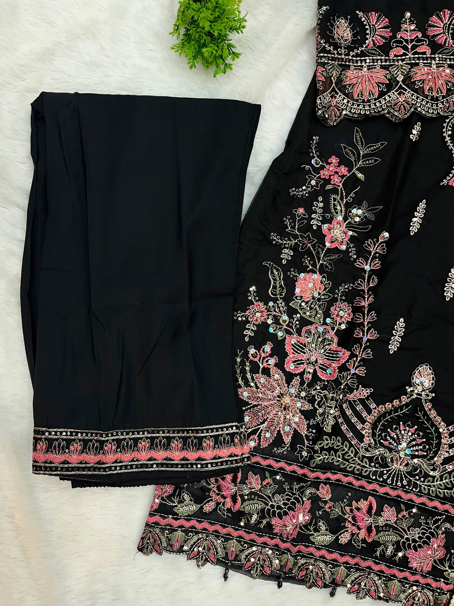 1146 Premium Pakistani Partywear - Black