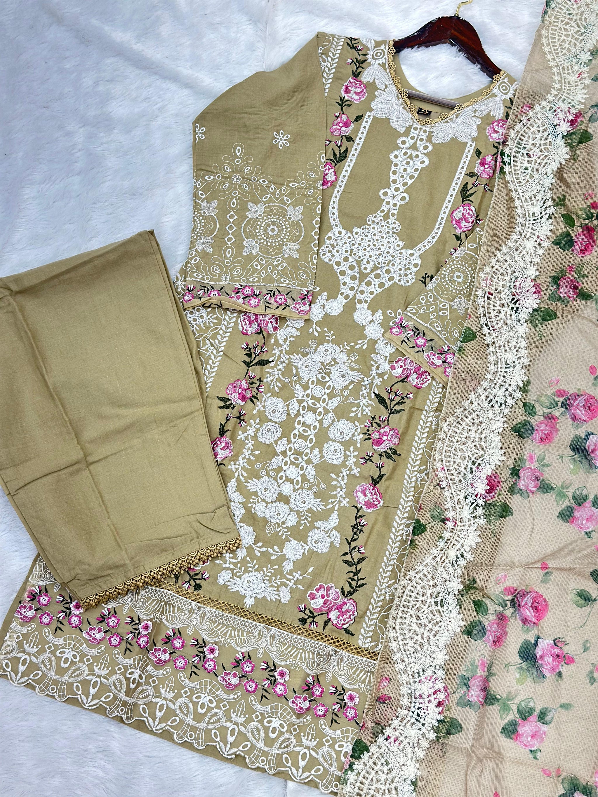 822 Pakistani Lawn Cotton Suit