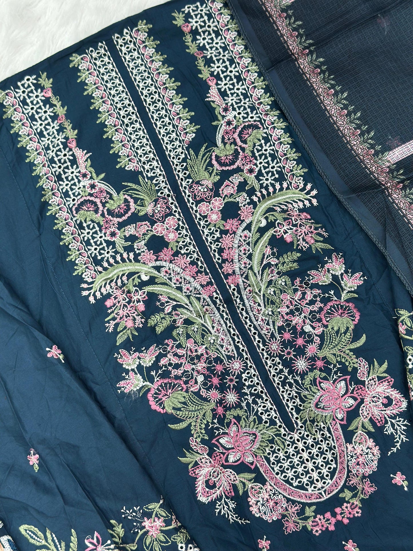 837 Elaf Pakistani Unstitched Lawn Suit