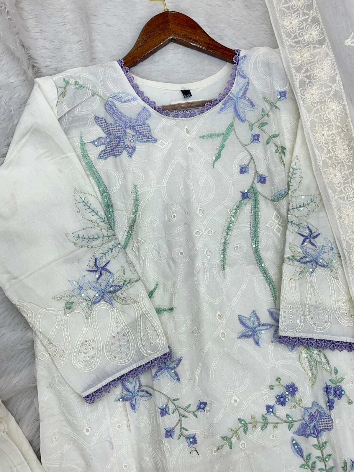 1364 Pakistani Embroidered Lawn Suit
