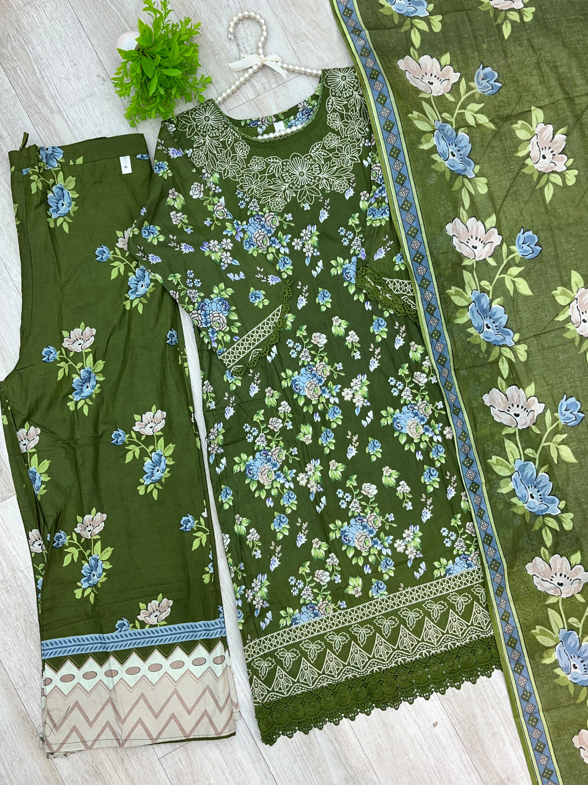 1518 Pakistani Embroidered Suit
