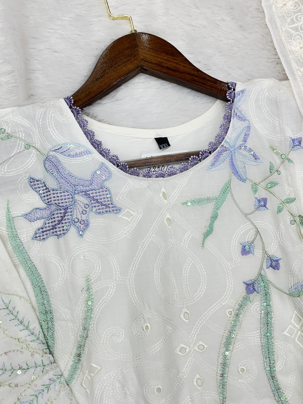 1364 Pakistani Embroidered Lawn Suit