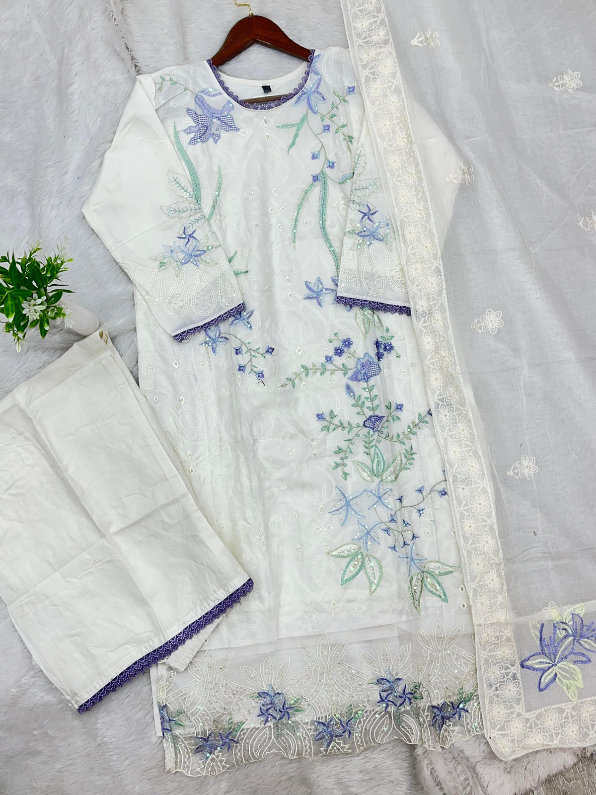 1364 Pakistani Embroidered Lawn Suit