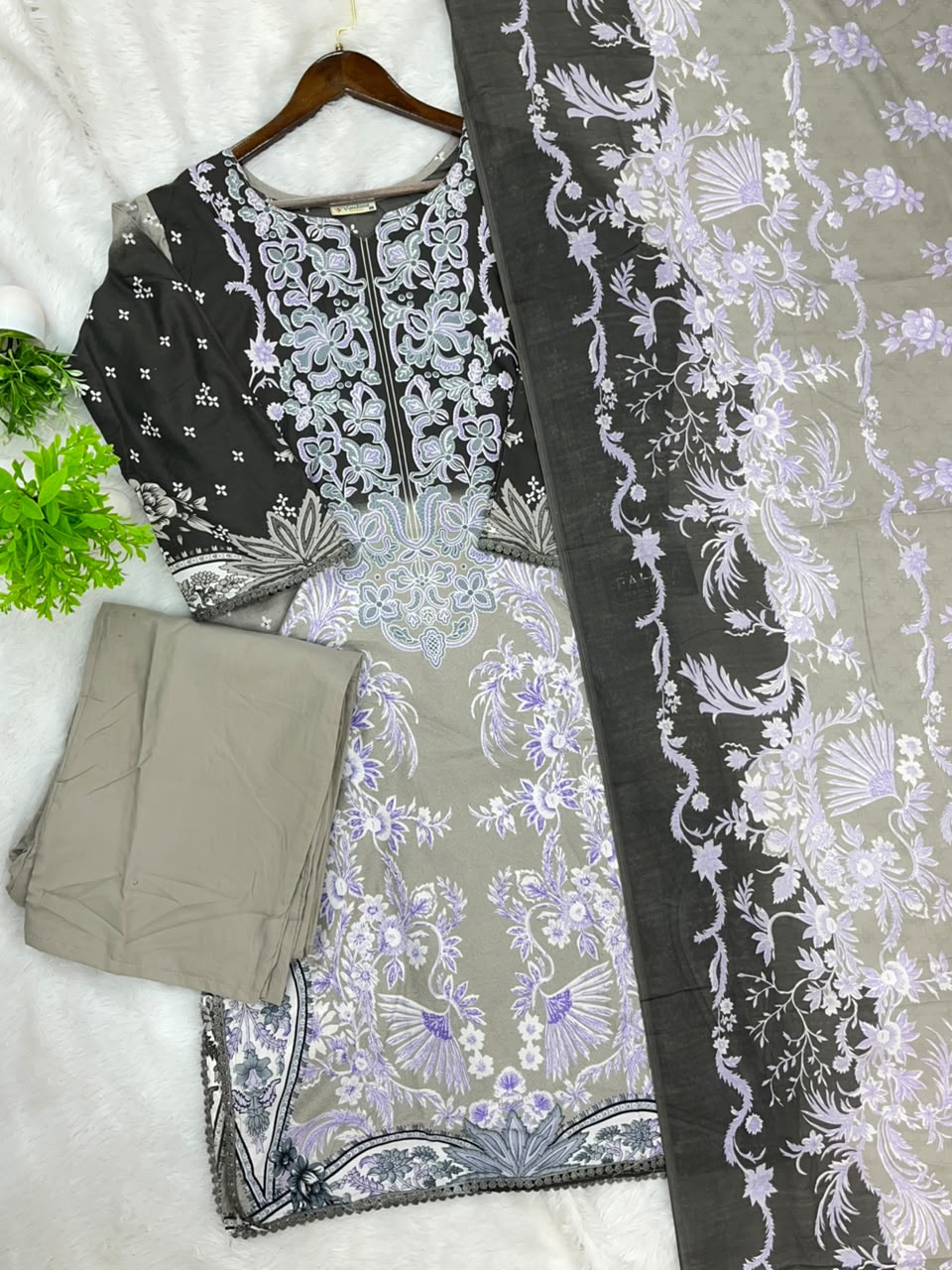 1272 Pakistani Printed Suit