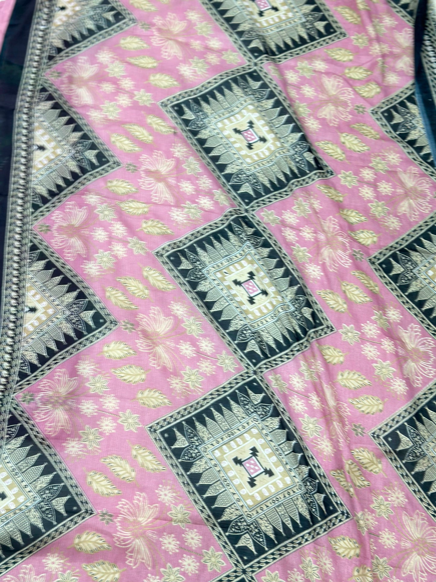 1055 Pakistani Embroidered Suit