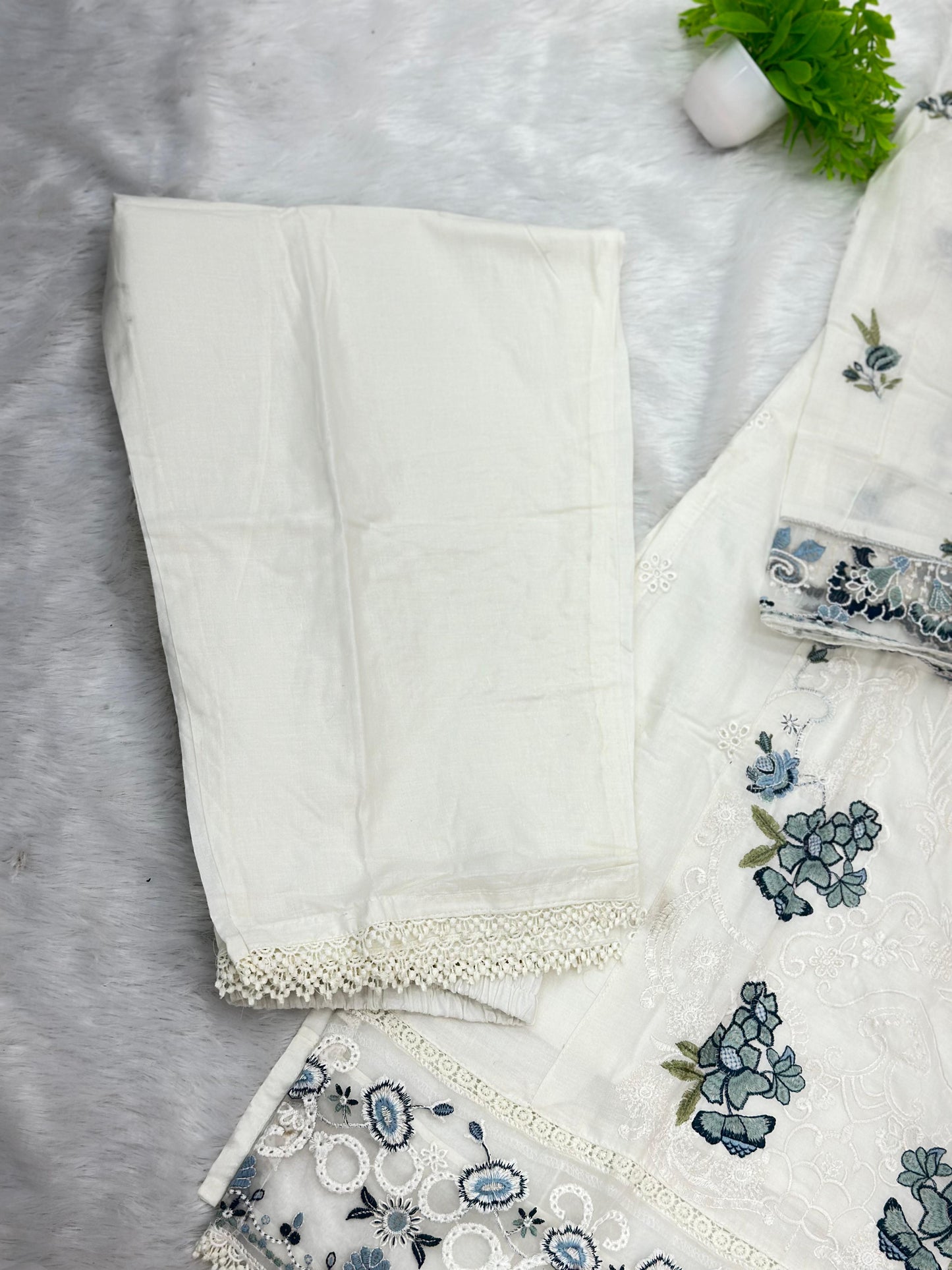 827 Pakistani Lawn Cotton Suit