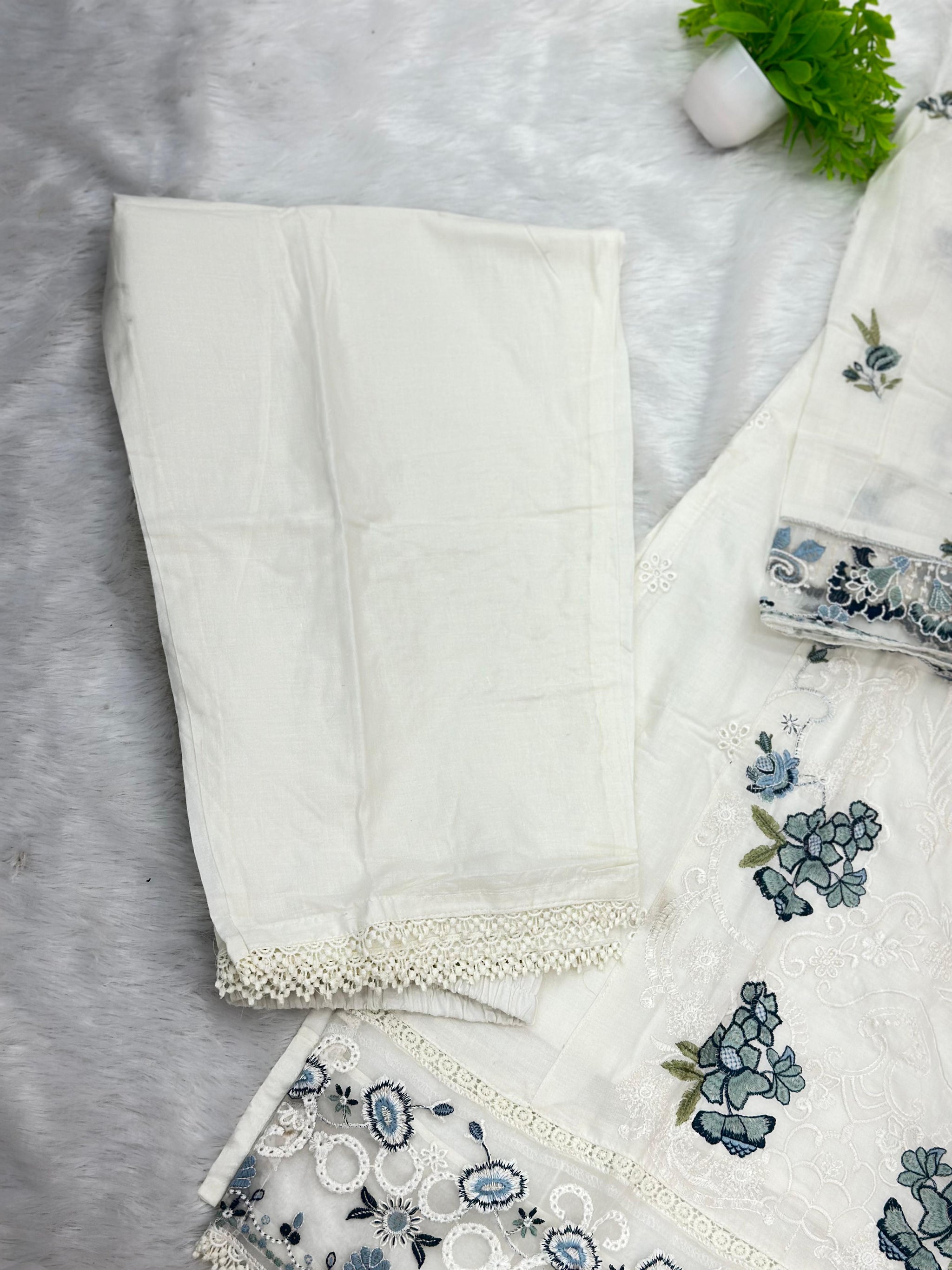 827 Pakistani Lawn Cotton Suit