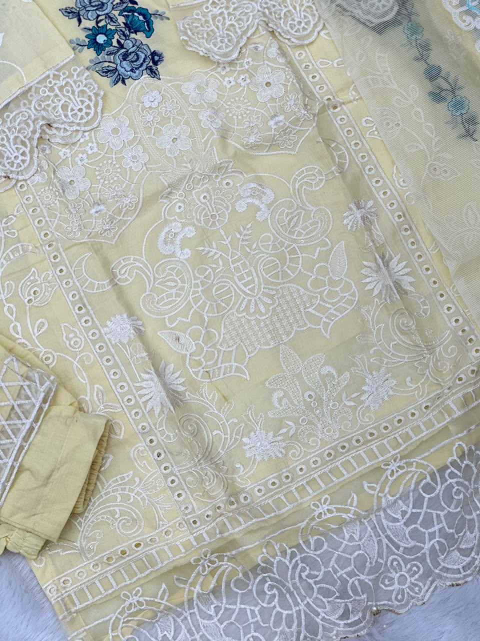 718 Pakistani Heavy Lawn Suit